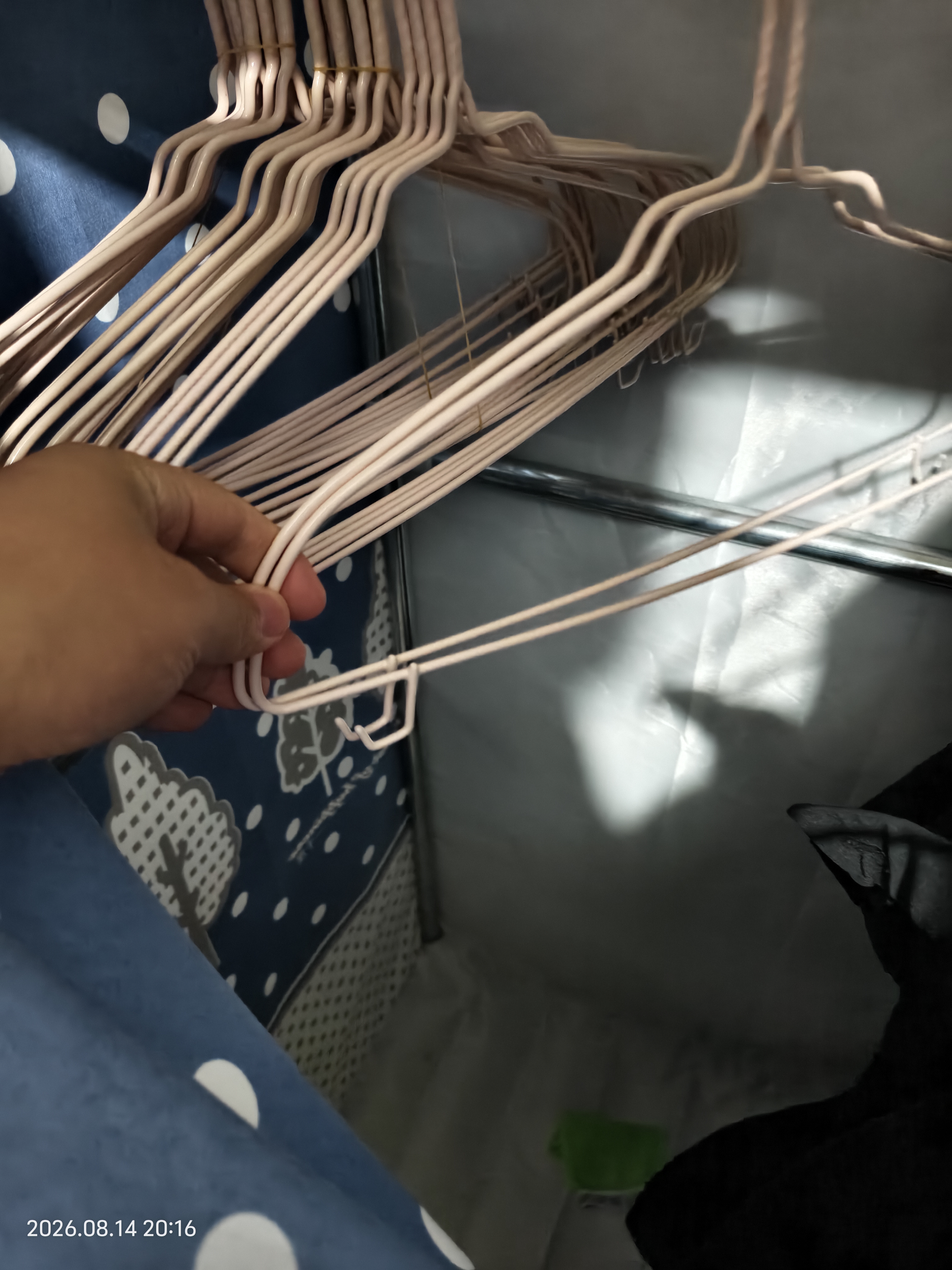 四万公里衣架挂衣家用无痕防肩角防滑护衣服衣撑衣柜多功能晾衣架子 30只 实拍图