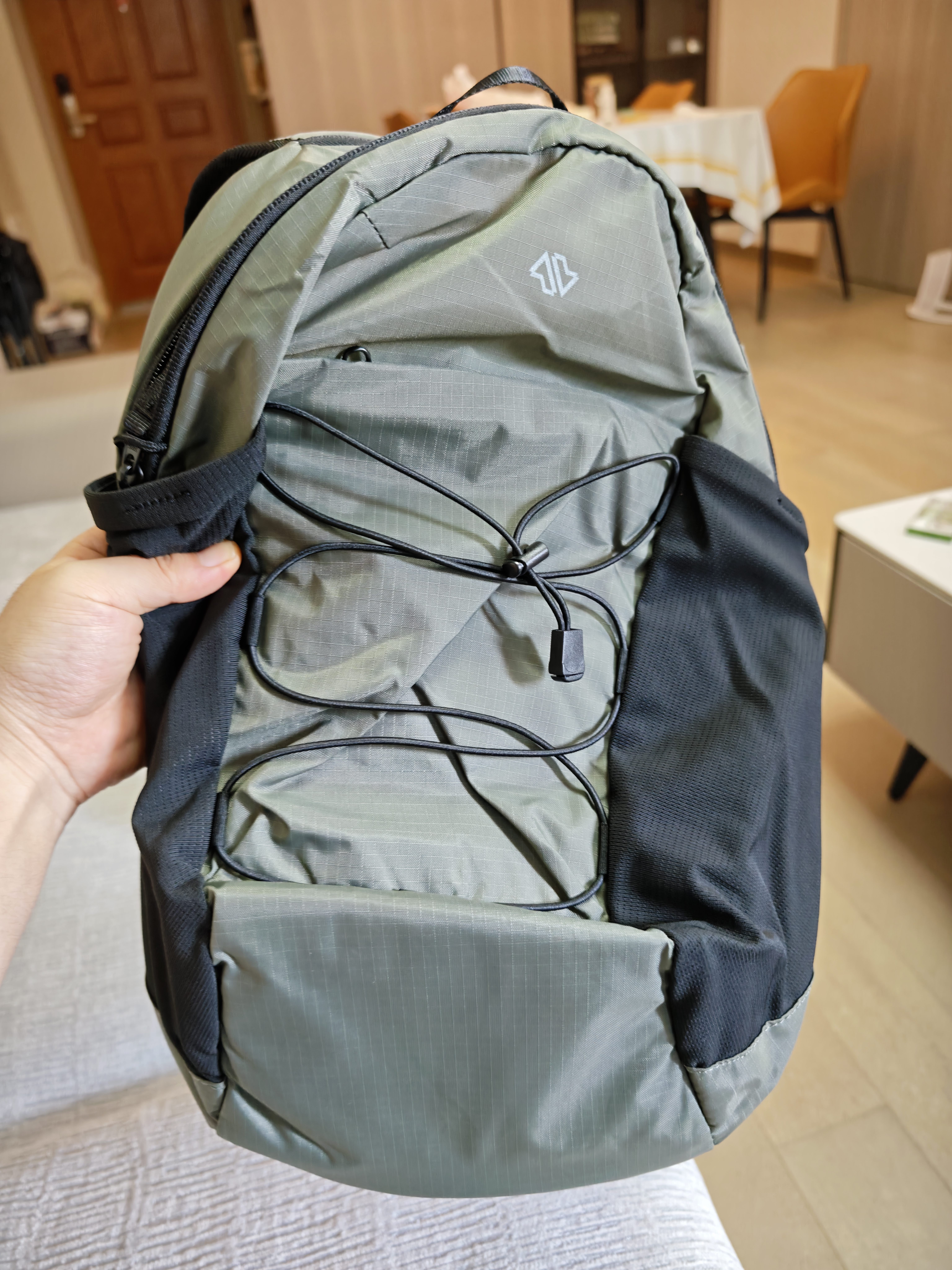 京东京造 运动户外登山旅行双肩包 休闲徒步男士背包书包16L 云雾绿 实拍图