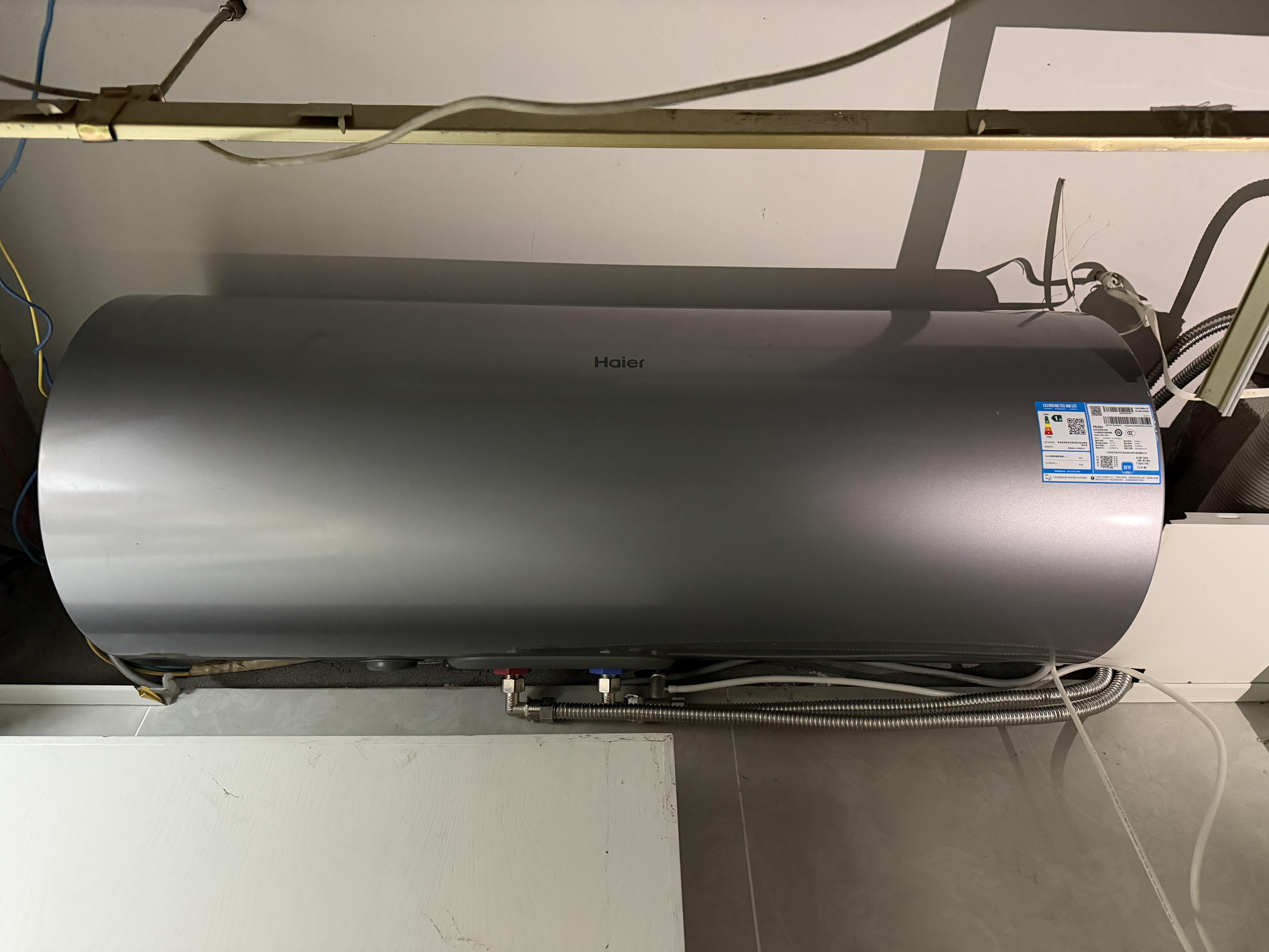 海尔（Haier）全隐藏式国家补贴电热水器60升50线控一级能效双管变频速热3300W免换镁棒家用安全防电墙小尺寸L7N 60L 3300W 【免换镁棒丨锆金全瓷不留垢】 实拍图
