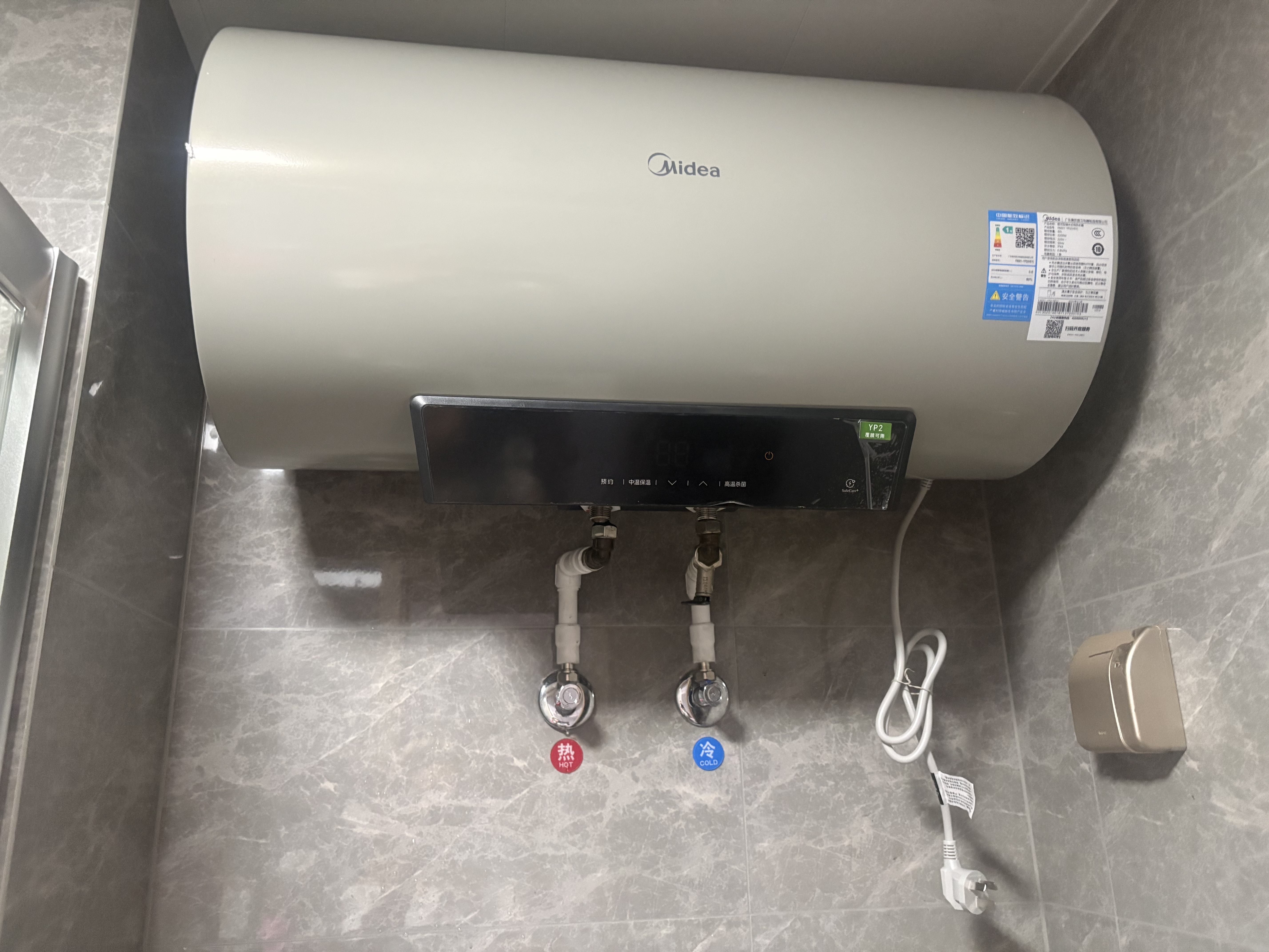 美的（Midea）小暖60升电热水器超一级能效家用热水器出水断电80升大水量免换镁棒自动断电防电墙免费上门安装 60L 2200W 【安全防漏电款】电热小暖1.0 P2 免换镁棒安全经典款 实拍图