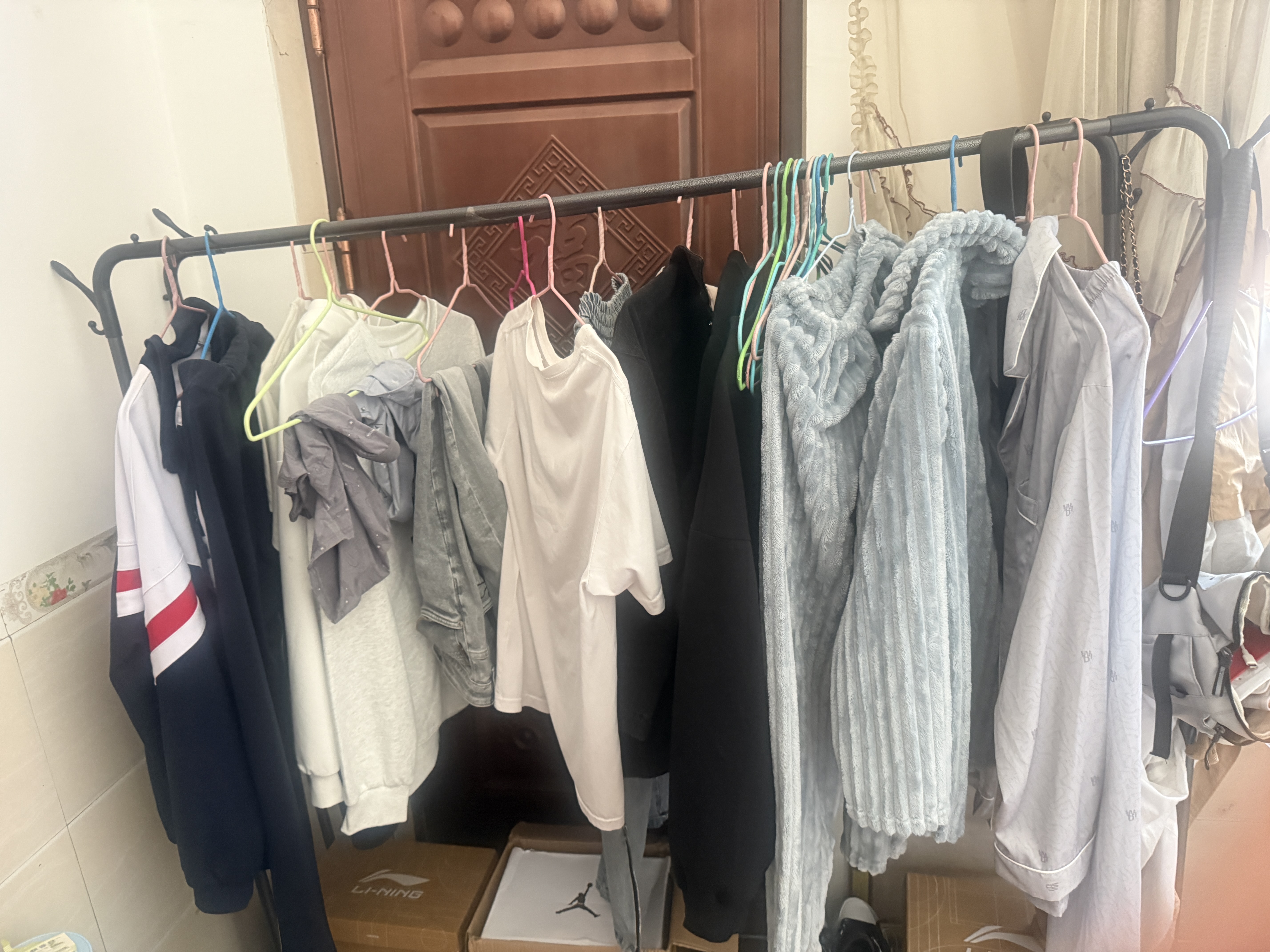 明智一凡简易晾衣架家用客厅挂衣架卧室落地多功能衣帽架阳台可移动晒衣架 【PP基础款】双杆单层150黑 实拍图