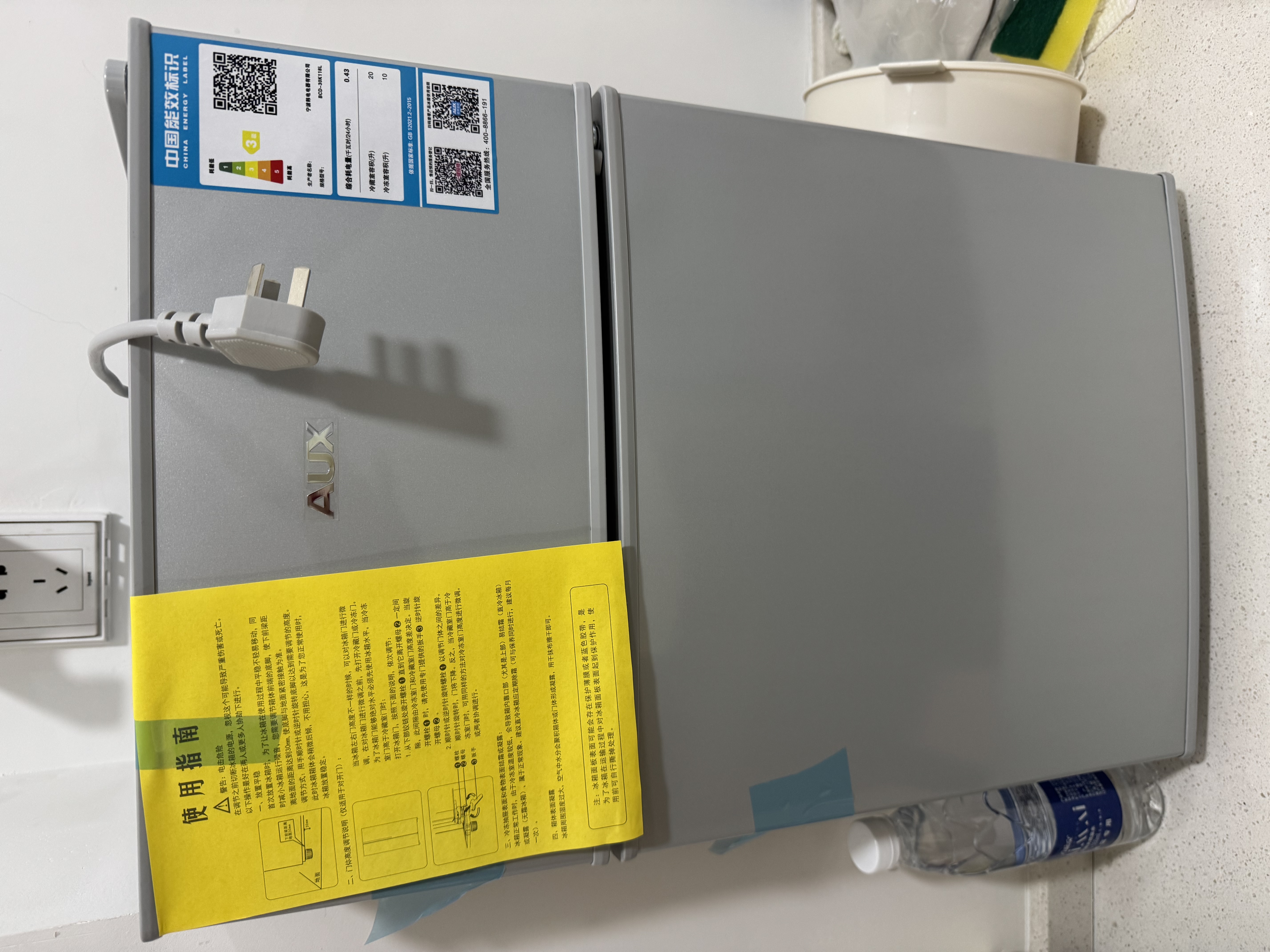 奥克斯（AUX）家用双门迷你小型冰箱 冷藏冷冻保鲜小冰箱 宿舍租房节能电冰箱 【焕新补贴】BCD-30K118 基础款 银色 实拍图