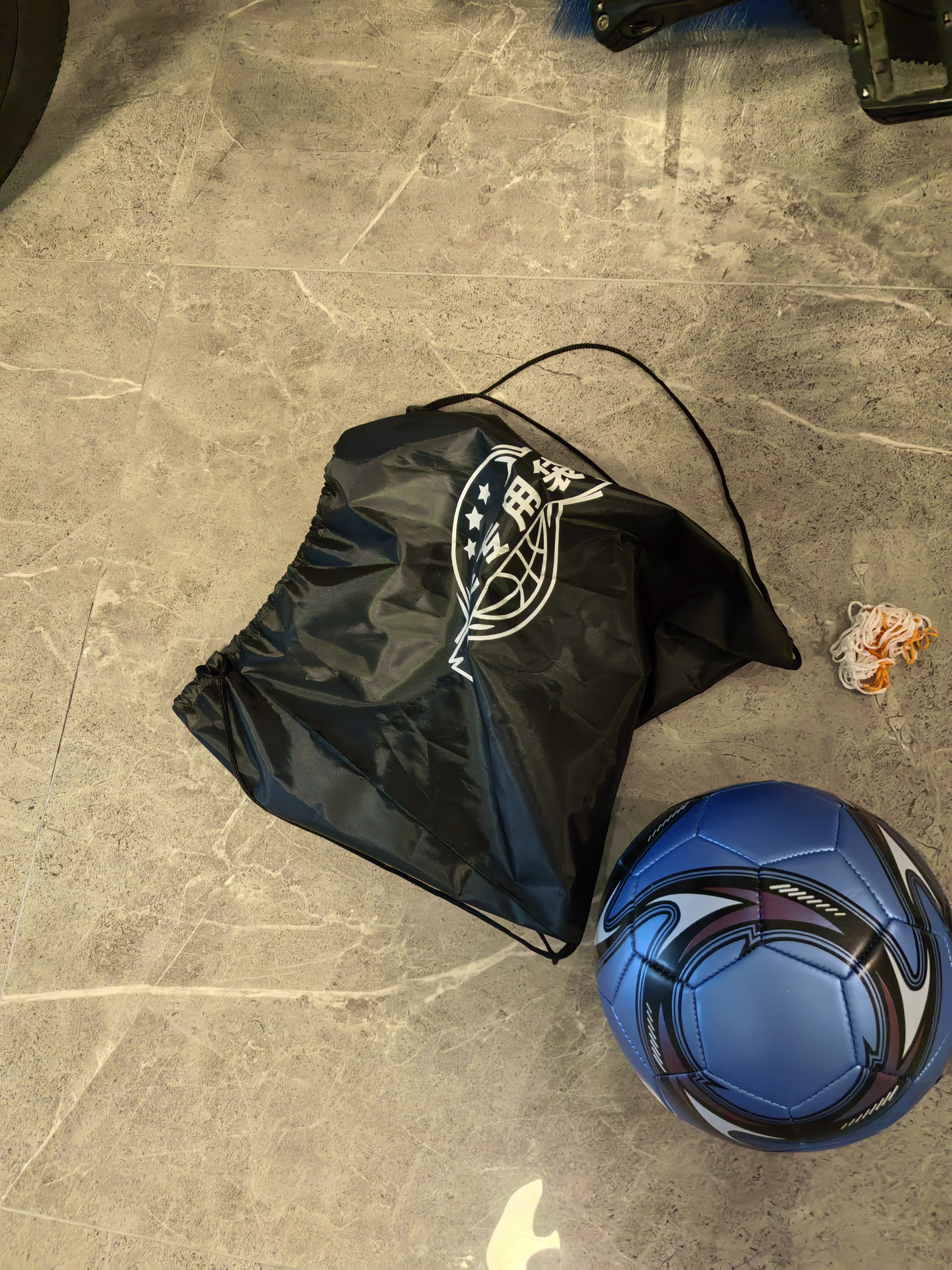 尊诺足球4号儿童成人中考标准世界杯比赛训练5号青少年小学生专用球 4号加厚款蓝色旋风【大礼包】 实拍图