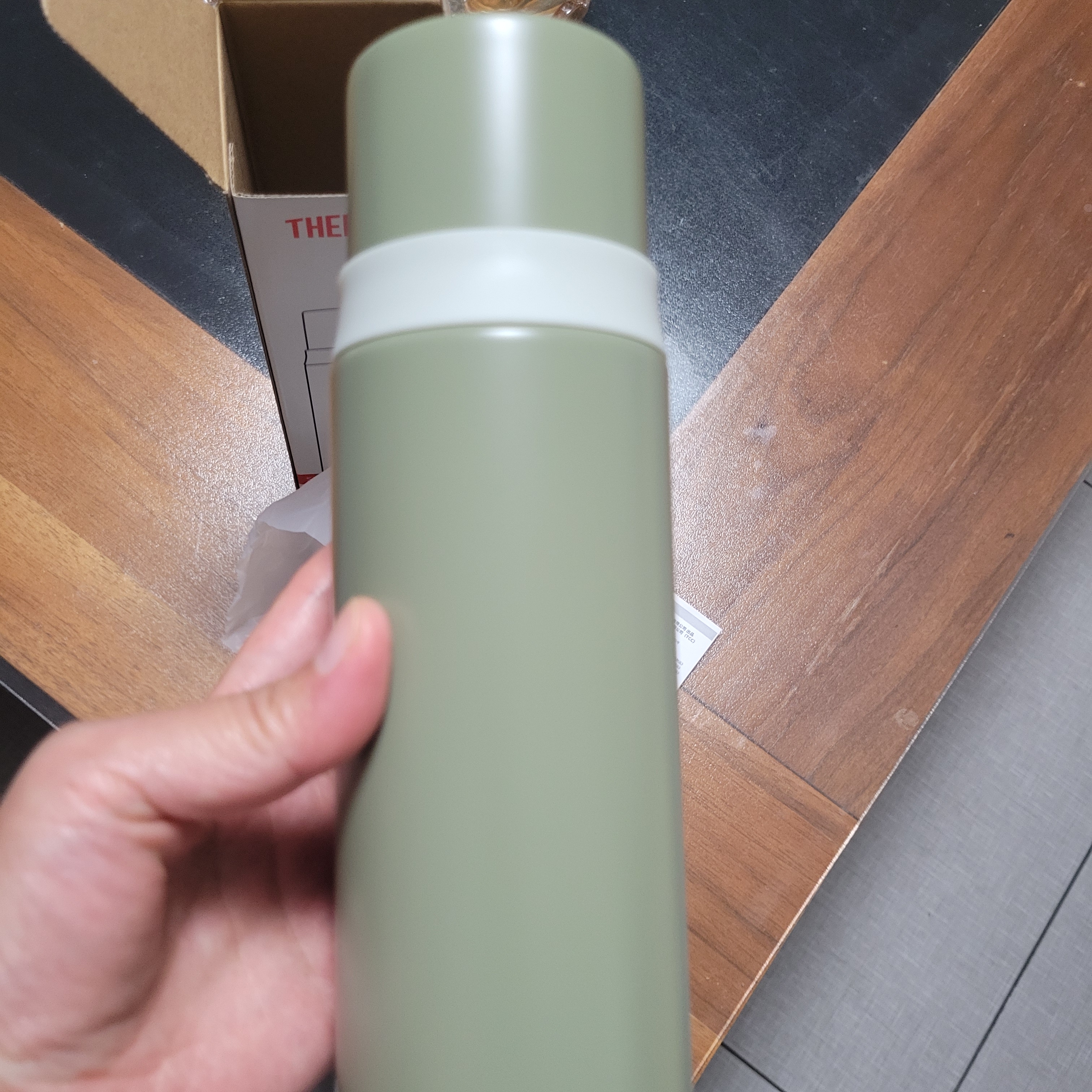 膳魔师（THERMOS）不锈钢保温杯大容量水杯保温瓶可团购定制刻字生日礼物高颜值FEI 牛油果绿 500ml 实拍图