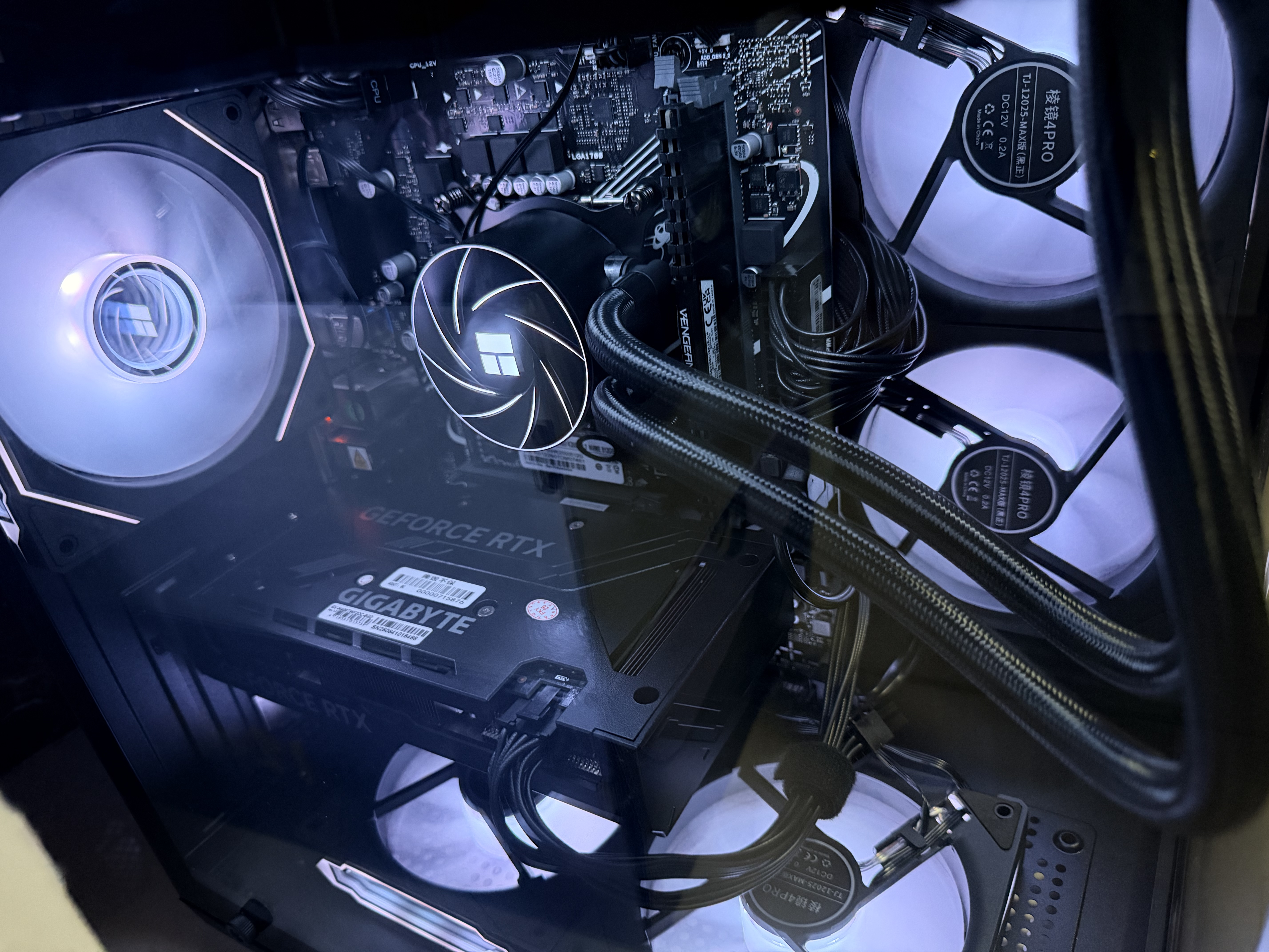 华硕（ASUS）ROG全家桶 英特尔酷睿14代i5/i7台式电脑游戏主机5060ti/5070直播设计三角洲黑神话水冷整套海景房 单主机【六年质保+豪华键鼠礼包】 三：14代i5-14400F丨1TB 实拍图