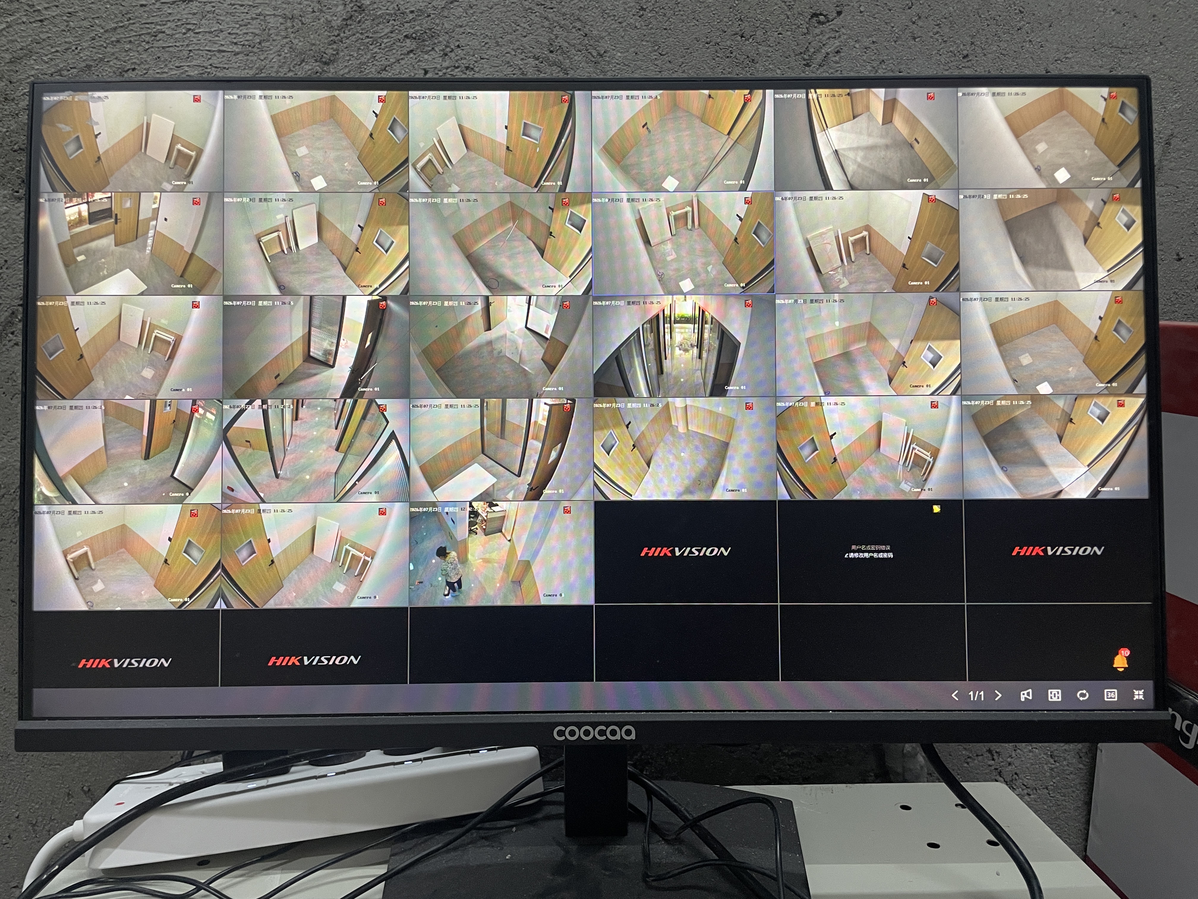 海康威视（HIKVISION）26口千兆云管交换机 24口POE交换机非网管延长网线传输家用网络集线安防监控网络分线分流器 实拍图