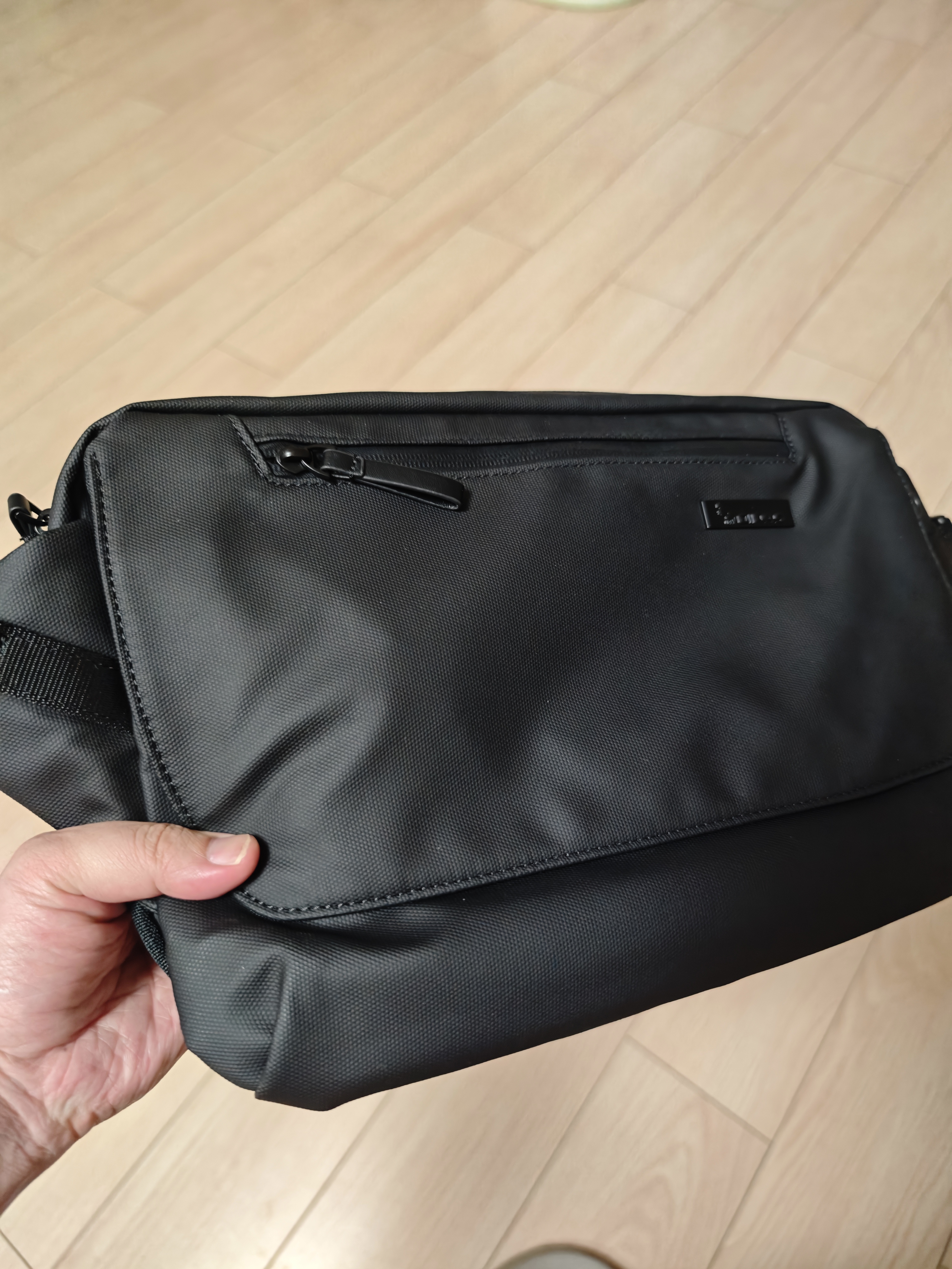爱华仕斜挎包男士大容量单肩包休闲轻便挎包邮差通勤胸包运动骑行小背包 实拍图