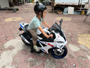 慕迪尼儿童电动摩托车宝宝男女小孩玩具车电瓶车可坐大人代步充电机车子 白色:厂家直销+终身质保 高配+12V12超威电池+软座EVA软轮+后轮双驱+辅助轮 实拍图
