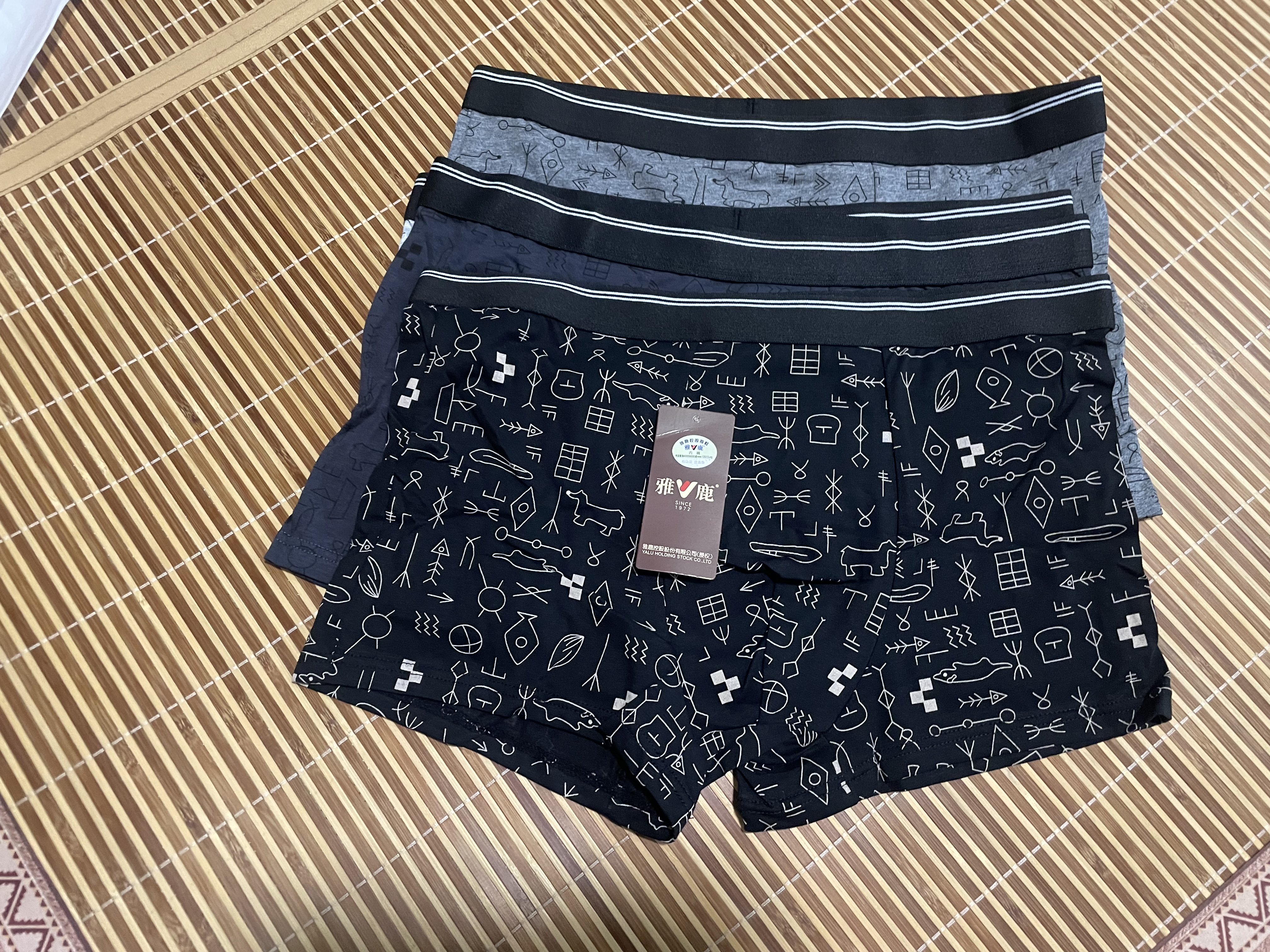 雅鹿4条装男士内裤男纯棉档抗菌宽松运动四角短裤头中腰大码平角裤衩 【黑色+深麻灰+炭灰+浅麻灰】 4条 2XL 【建议120-150斤】 实拍图