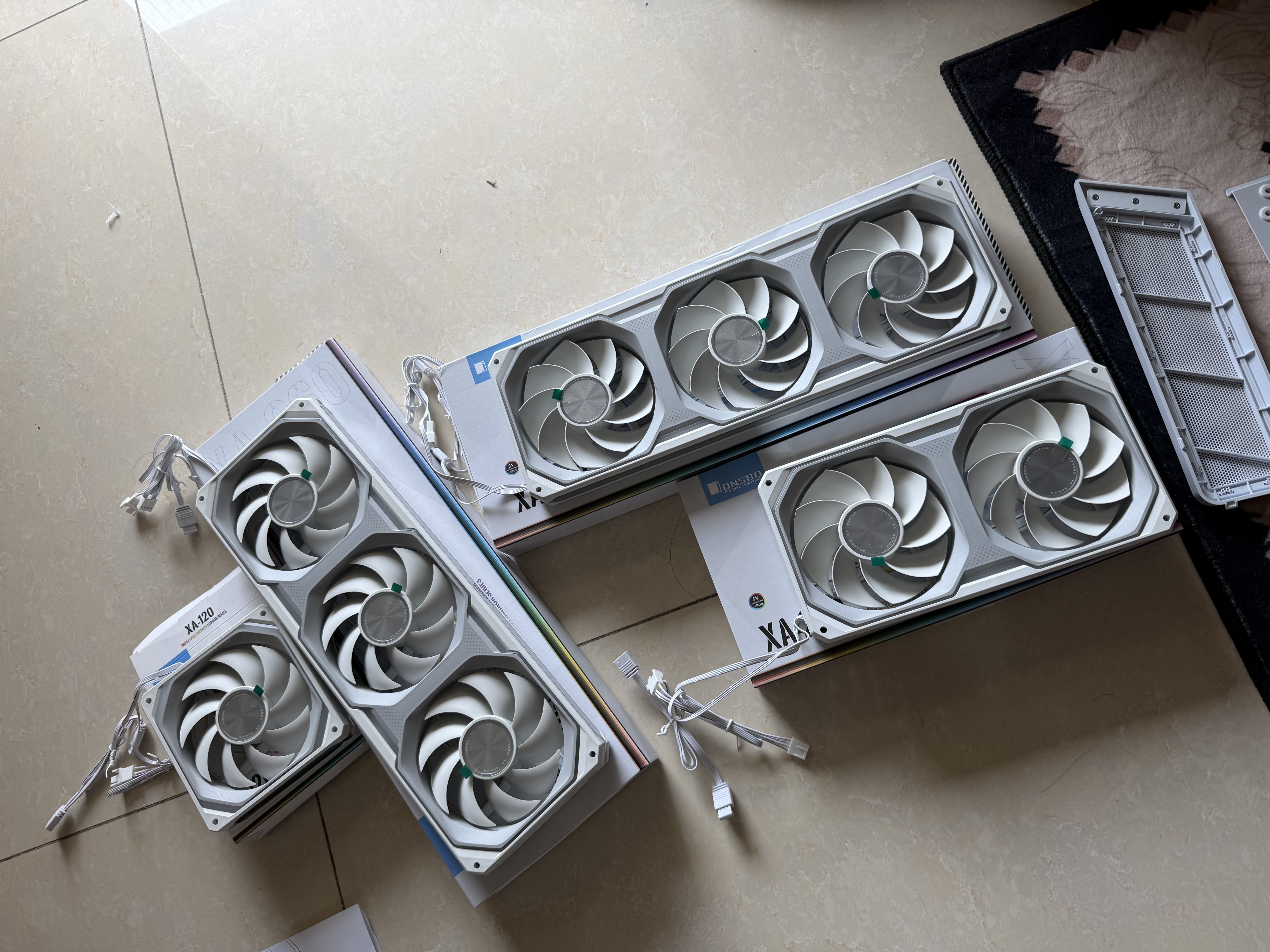乔思伯（JONSBO）XA-360WR 光影之刃 白色反叶12CM*3机箱风扇（边框双光效/撞色拼接/3连体/神光同步/PWM公母头） 实拍图