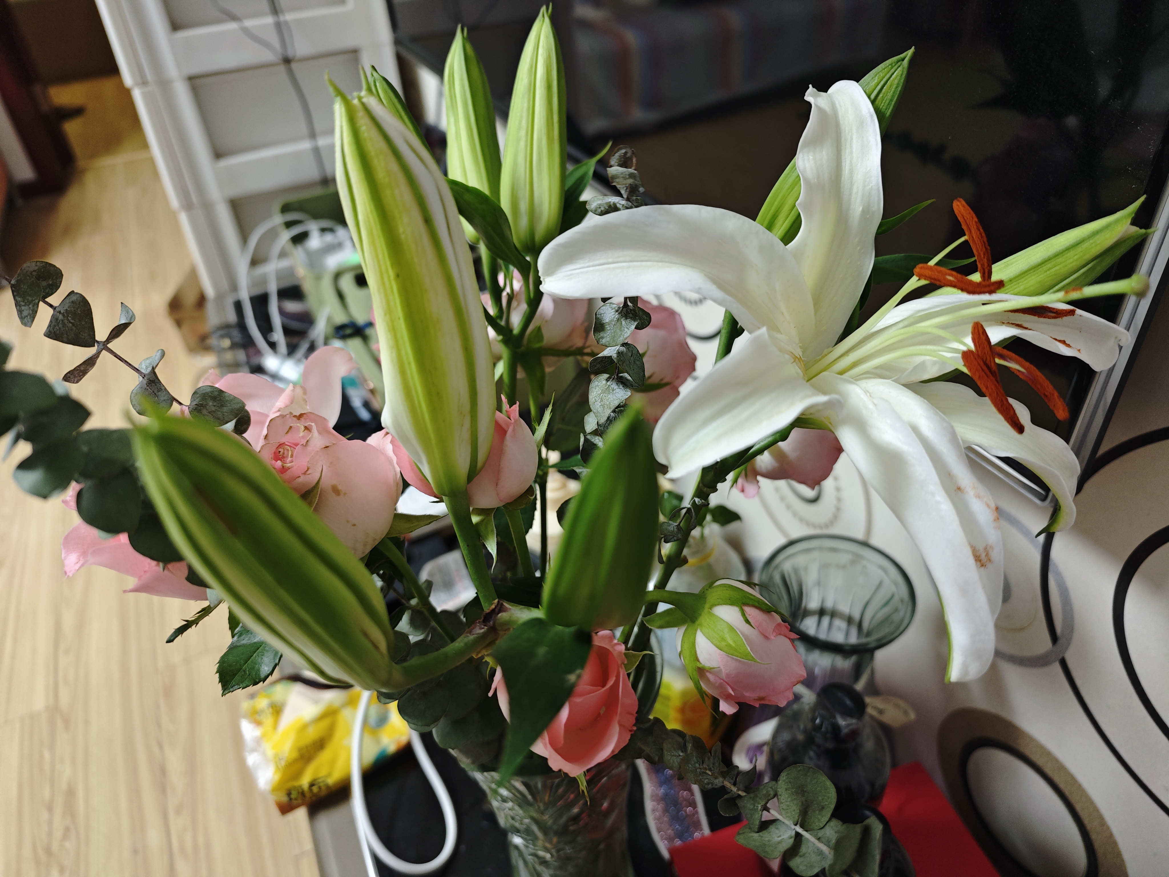 京东鲜花百合8朵玫瑰10支送配草1束共3束随机色源头直发 实拍图