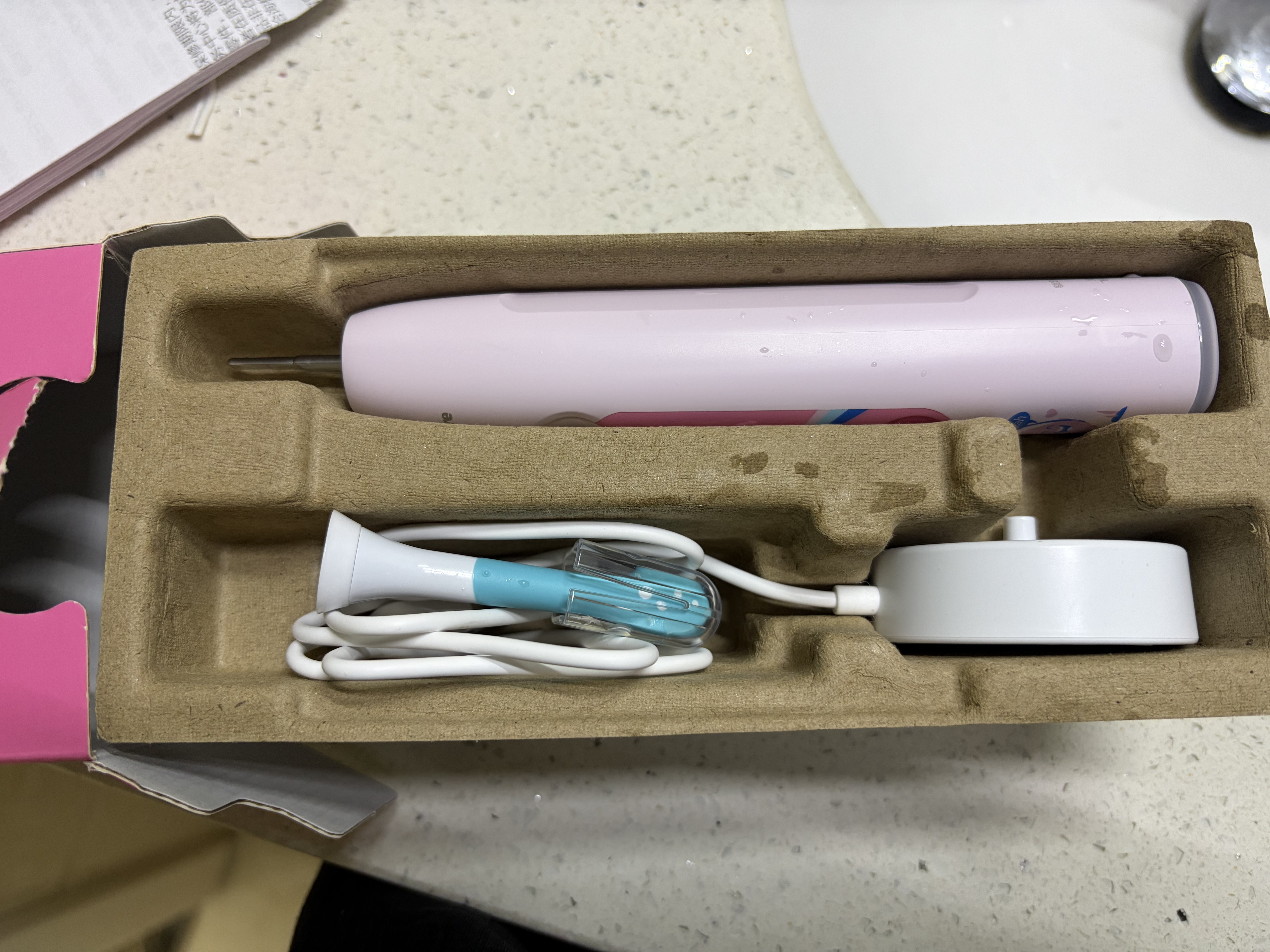飞利浦（PHILIPS）声波震动电动牙刷 男孩/女孩礼物 适用儿童青少年 2种模式温和清洁 官方旗舰店正品 【店铺爆款·爱上刷牙】儿童专属小飞刷HX5232粉色 实拍图