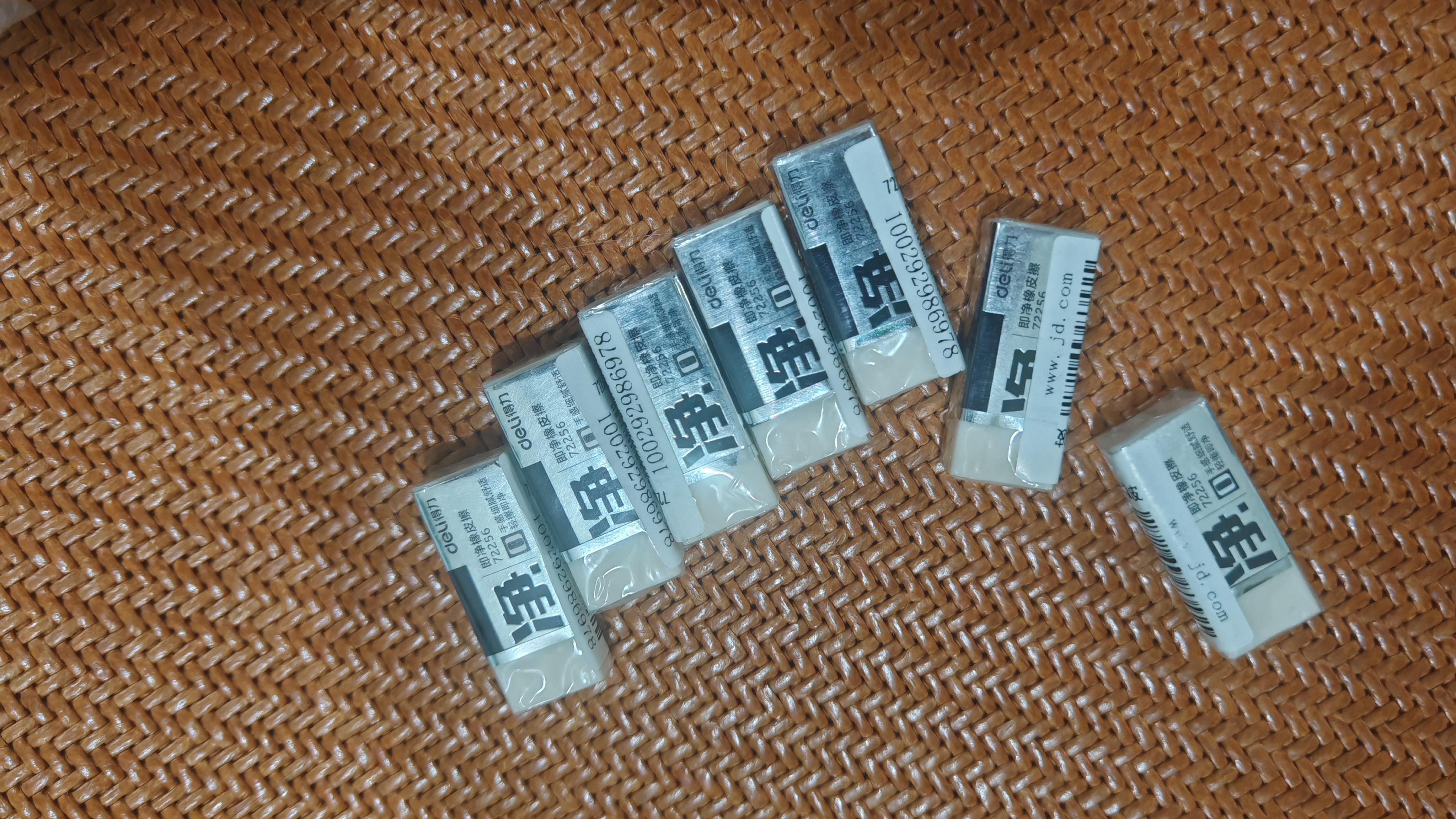 得力（deli）小号单只装即净橡皮擦美术考试专用集屑易擦不留痕擦拭干净学生必备文具橡皮擦高考祝福礼物 实拍图