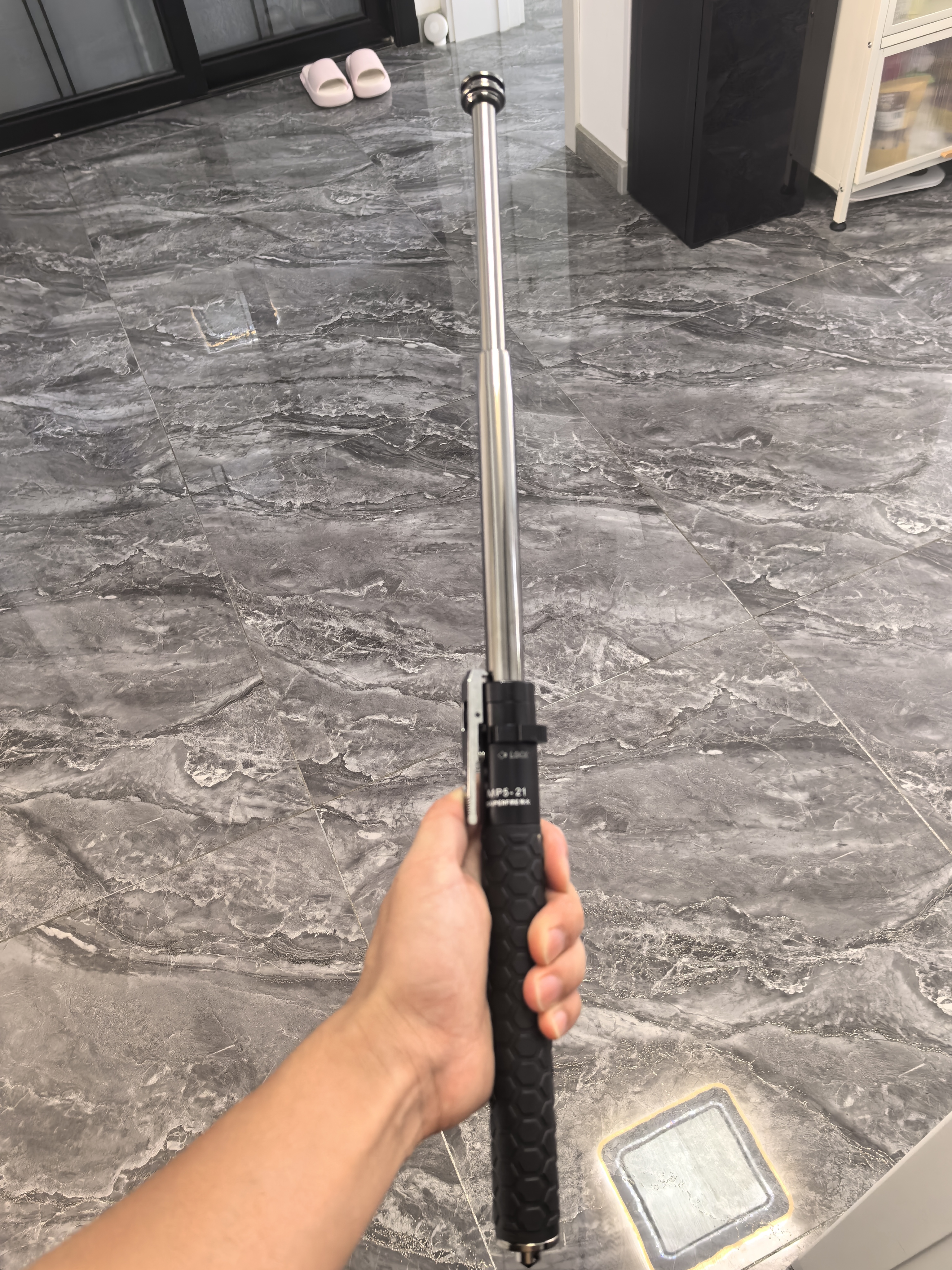 神火（SupFire）MP5实心甩棍防狗防身武器合法伸缩安防安保弹簧自动棍21英寸 52CM 实拍图