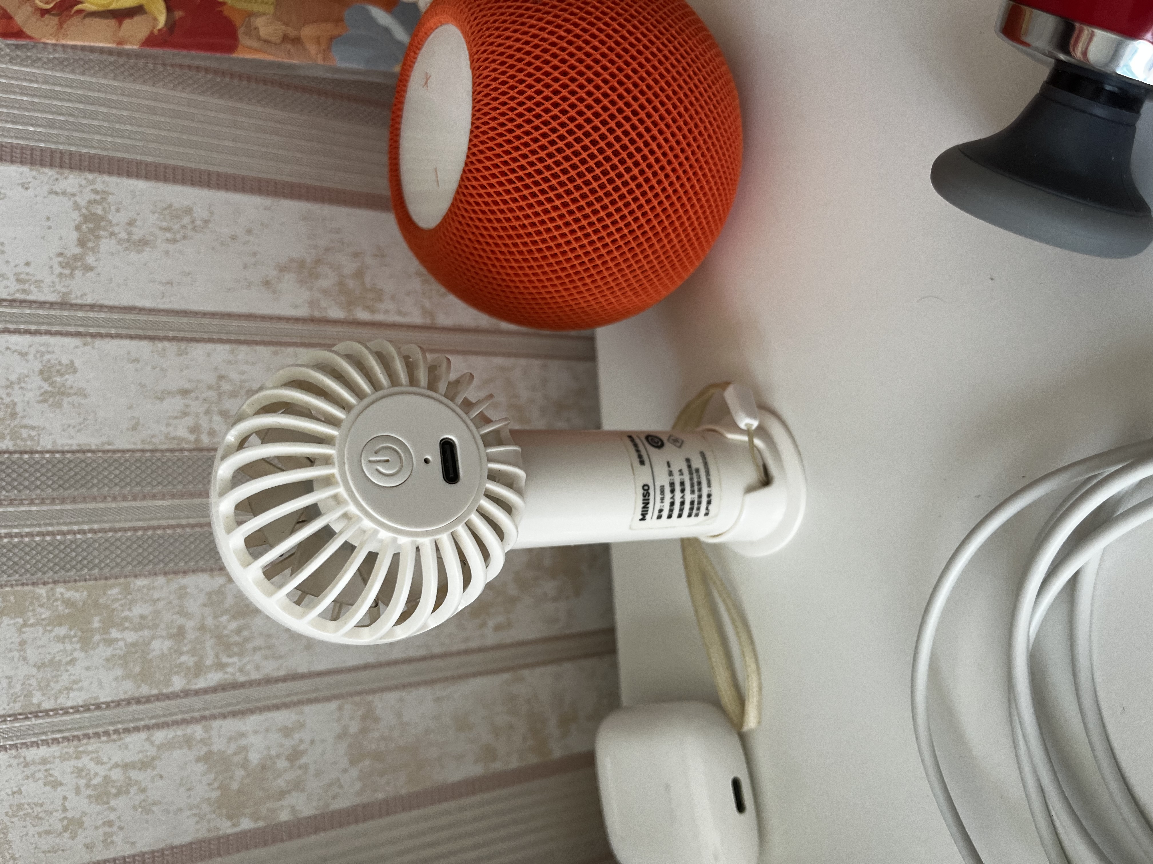 名创优品（MINISO）风扇手持2026新款高端手持小风扇静音充电风扇儿童吹辅食长续航迷你学生随身携带夏天制冷降温神器 实拍图