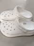 卡骆驰（CROCS）男女泡芙洞洞鞋户外休闲时尚厚底一脚蹬沙滩鞋 207521-100 34-35 实拍图