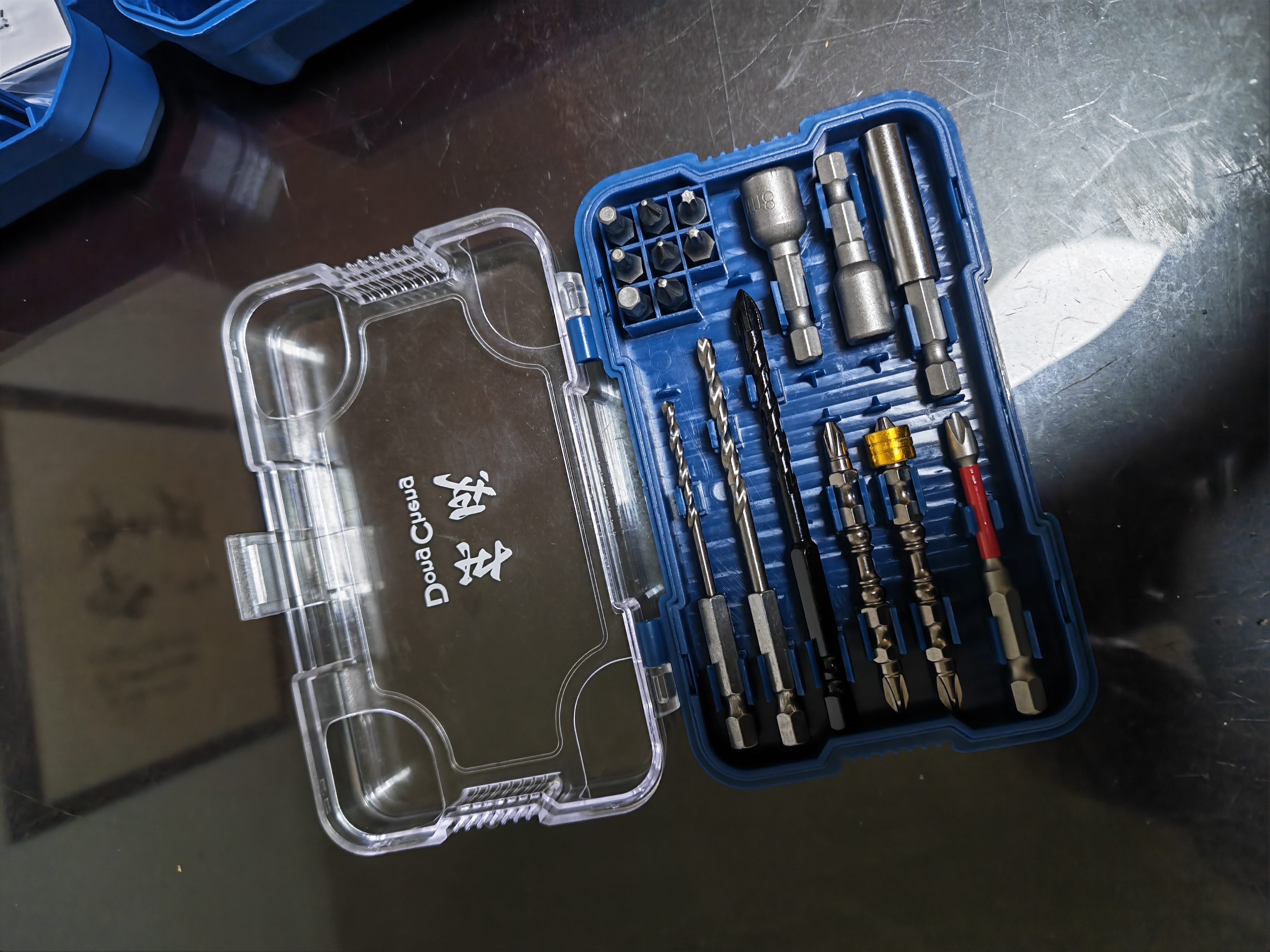 东成锂电钻电动螺丝刀手电钻家用工具起子机大功率手电钻附件18件套 实拍图