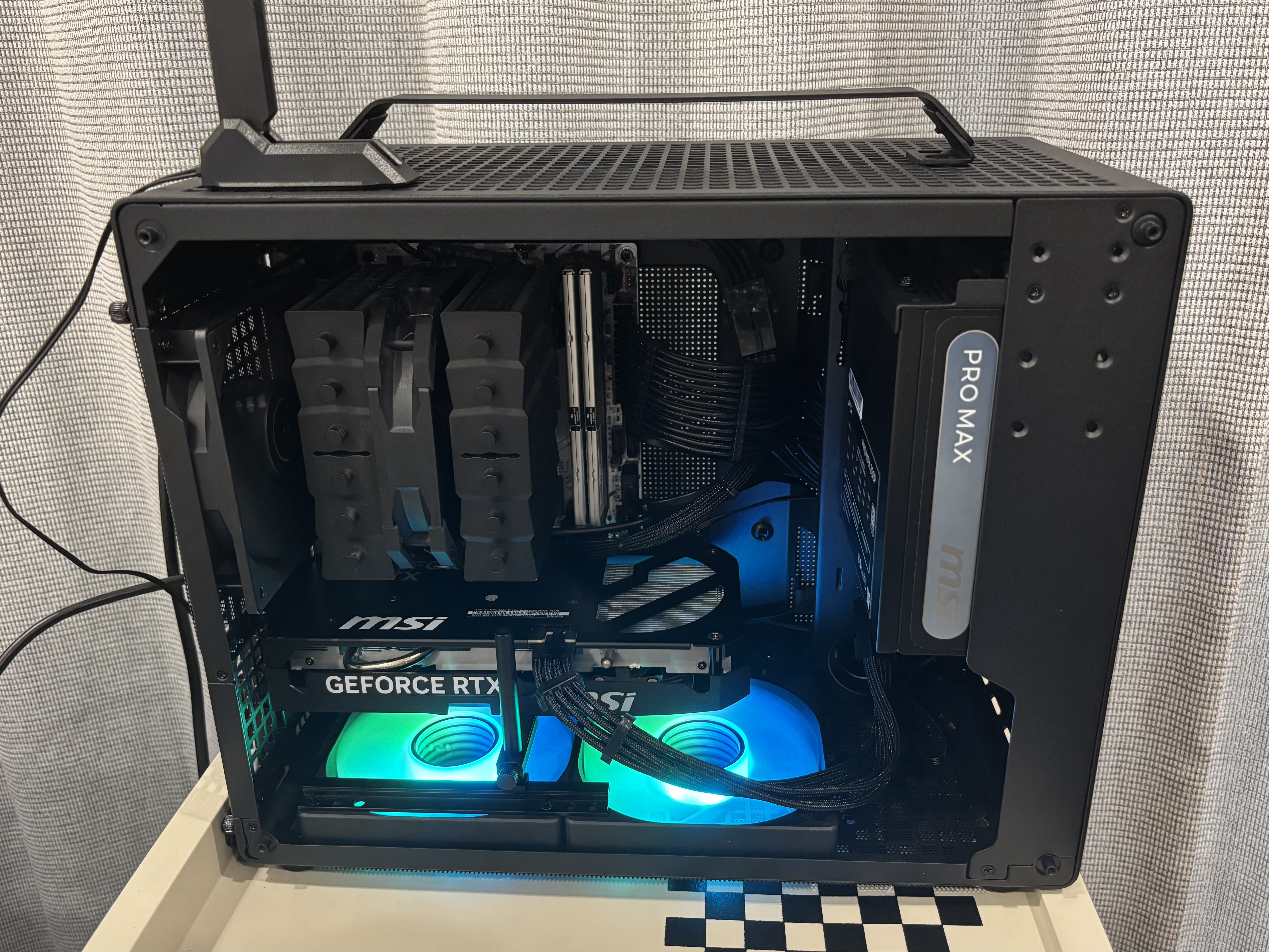 利民（thermalright）TL-G12B 黑色12cm机箱风扇 液压 轴承 4PIN PWM 风扇 串接PWM接头 1500调速风扇 实拍图
