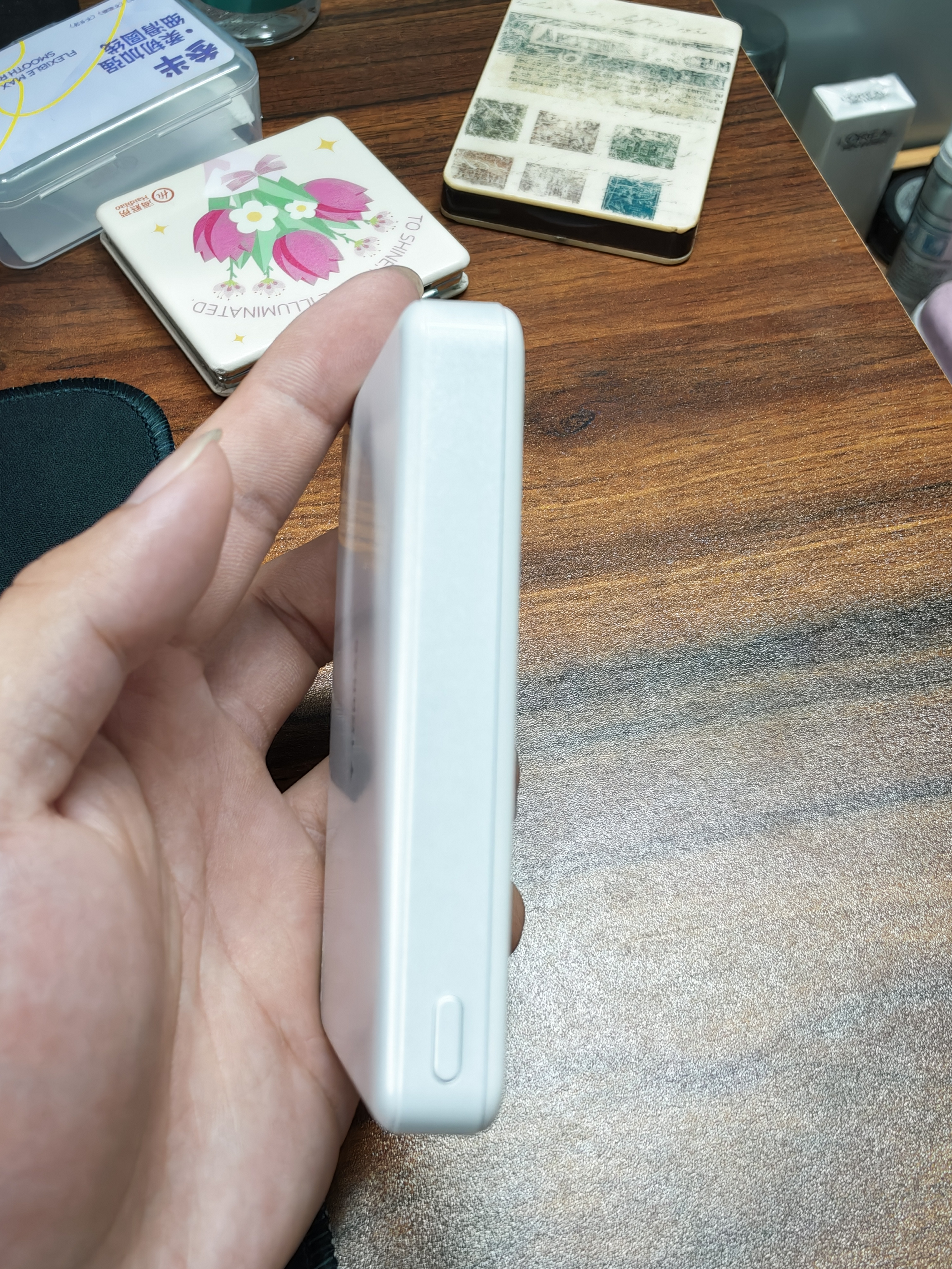 图拉斯小云宝超薄magsafe磁吸充电宝无线快充10000毫安可上飞机小巧便捷适用iphone17外接电池Air苹果16 白色-10000mAh【大容量升级款】 【2026新款】新3C国家认证-轻便出 实拍图