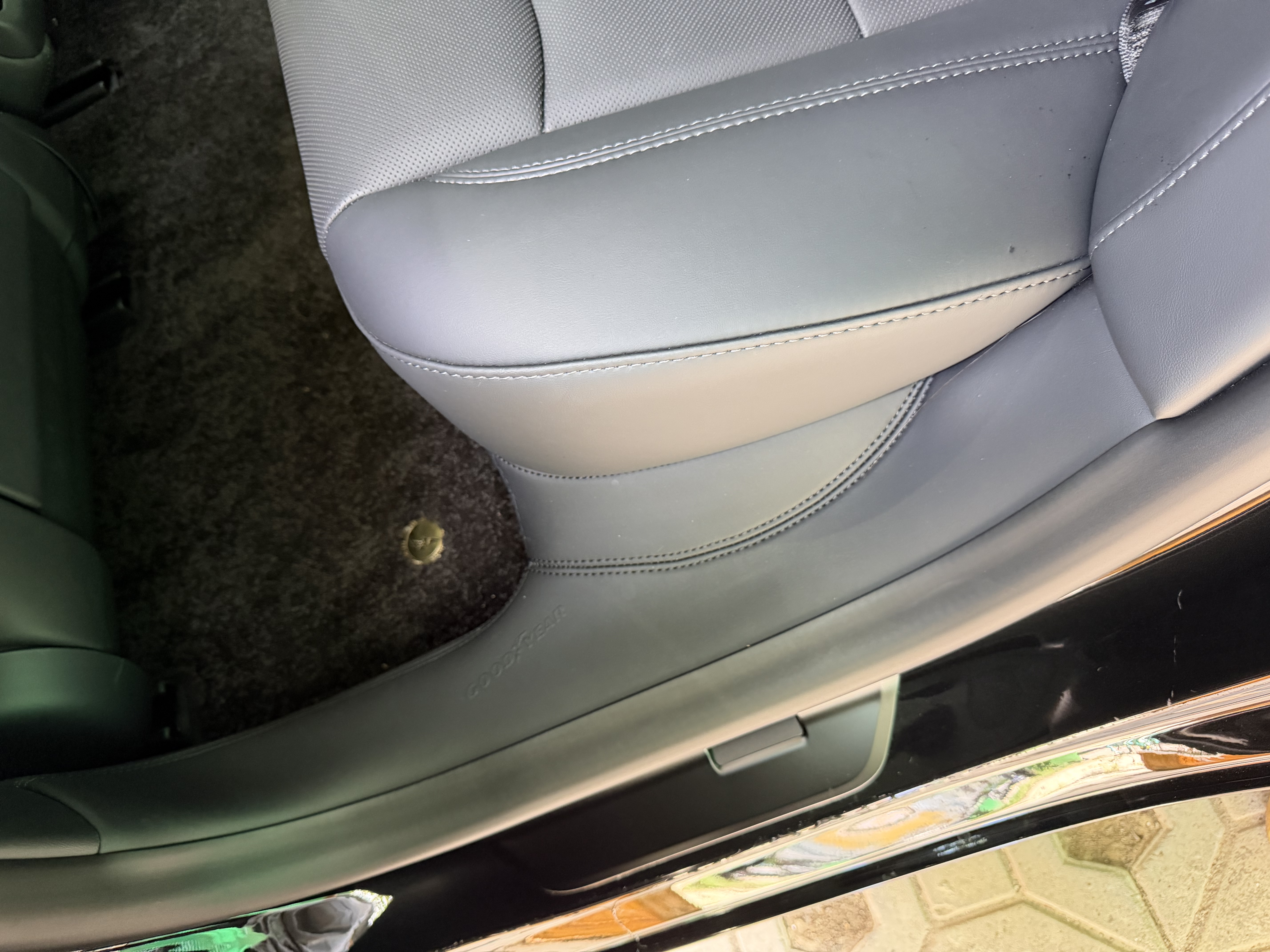 固特异（Goodyear）后备箱储物收纳盒适用于特斯拉焕新Model3边兜带盖TPE储物箱一对 实拍图