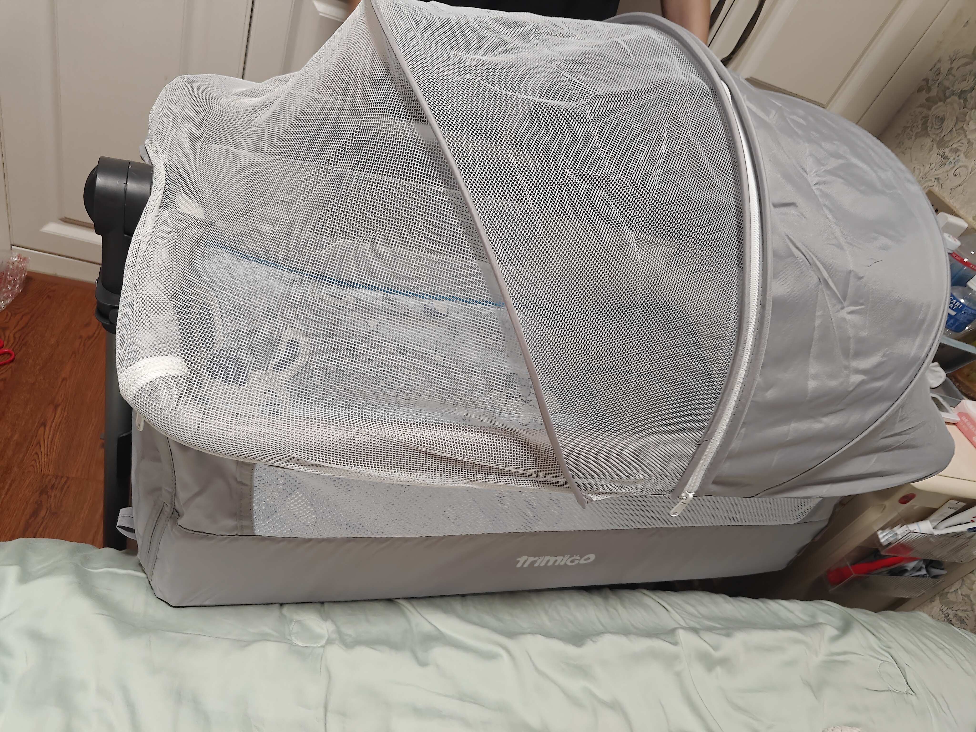 Trimigo（泰美高）小月龄婴儿床可移动拼接床bb多功能可折叠摇摇床新生儿满月见面礼 带尿布台多功能婴儿拼接床[浅灰] 婴儿多功能床高低可调 实拍图