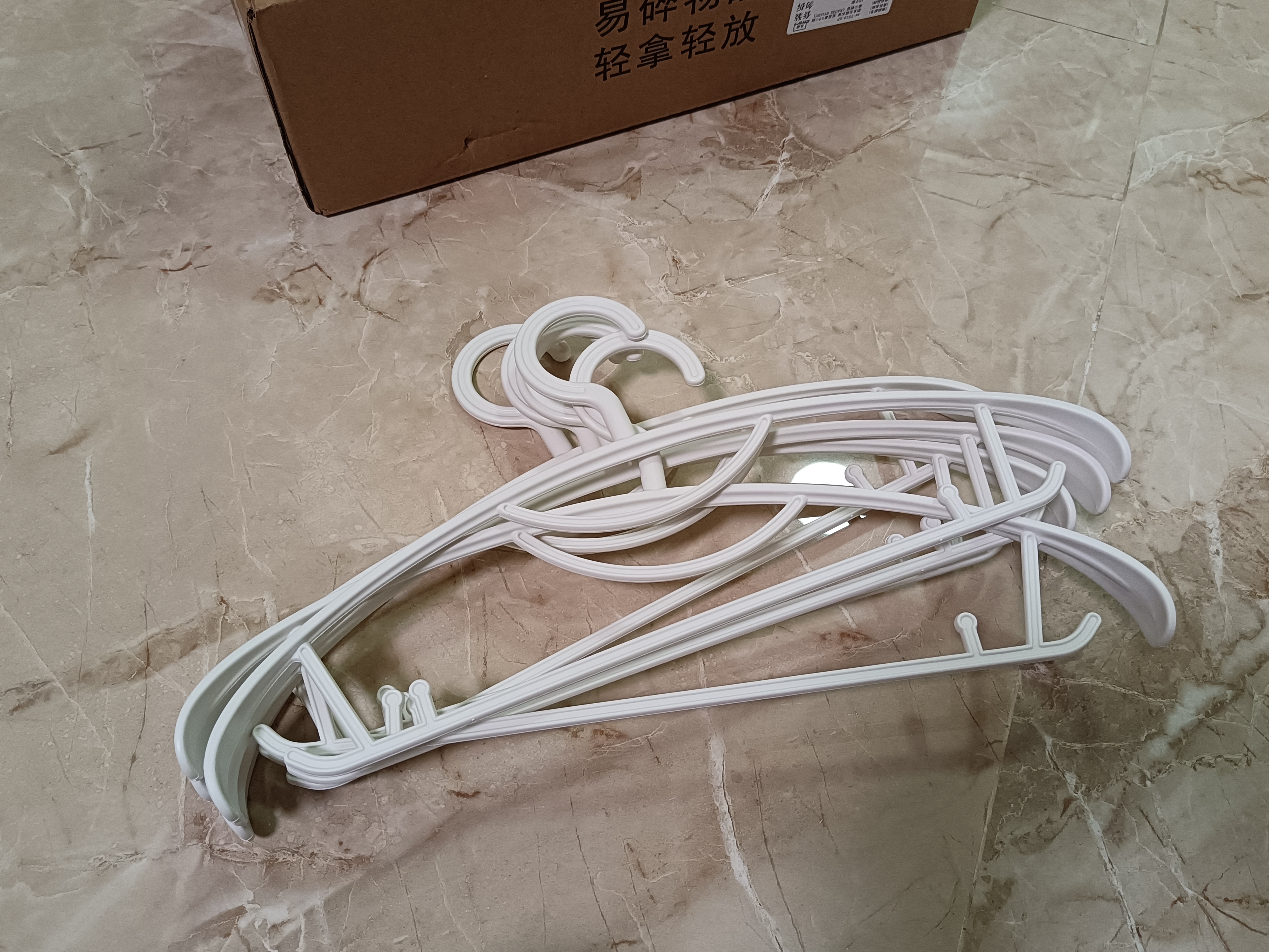 家の物语（KATEI STORY）无痕衣架家用宽肩防滑衣服挂衣架不鼓包学生宿舍 实拍图