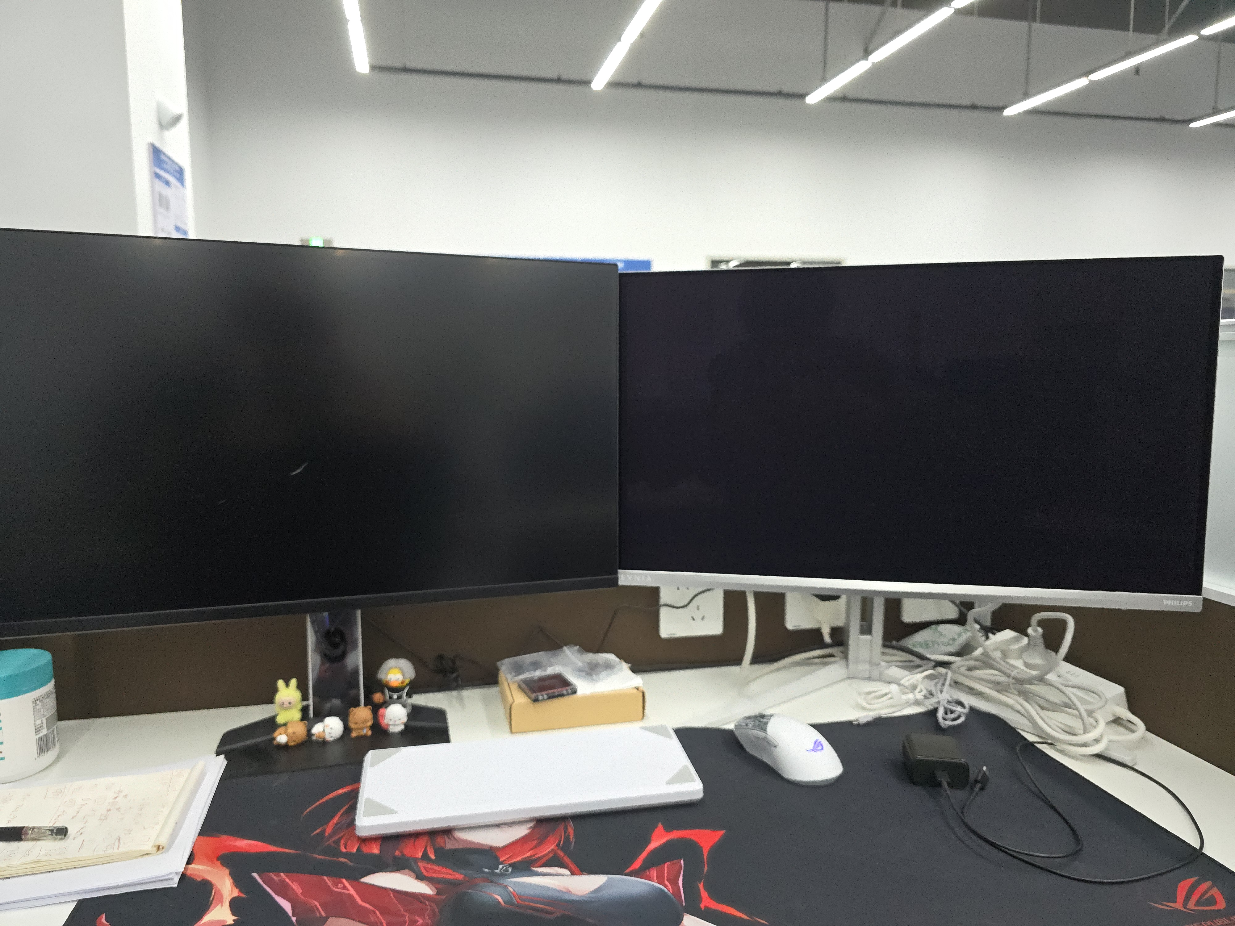飞利浦EVNIA弈威 27英寸4K240Hz 三星四代QD-OLED 镜面屏 DP2.1低蓝光 音响 电竞显示器27M2N8800 实拍图