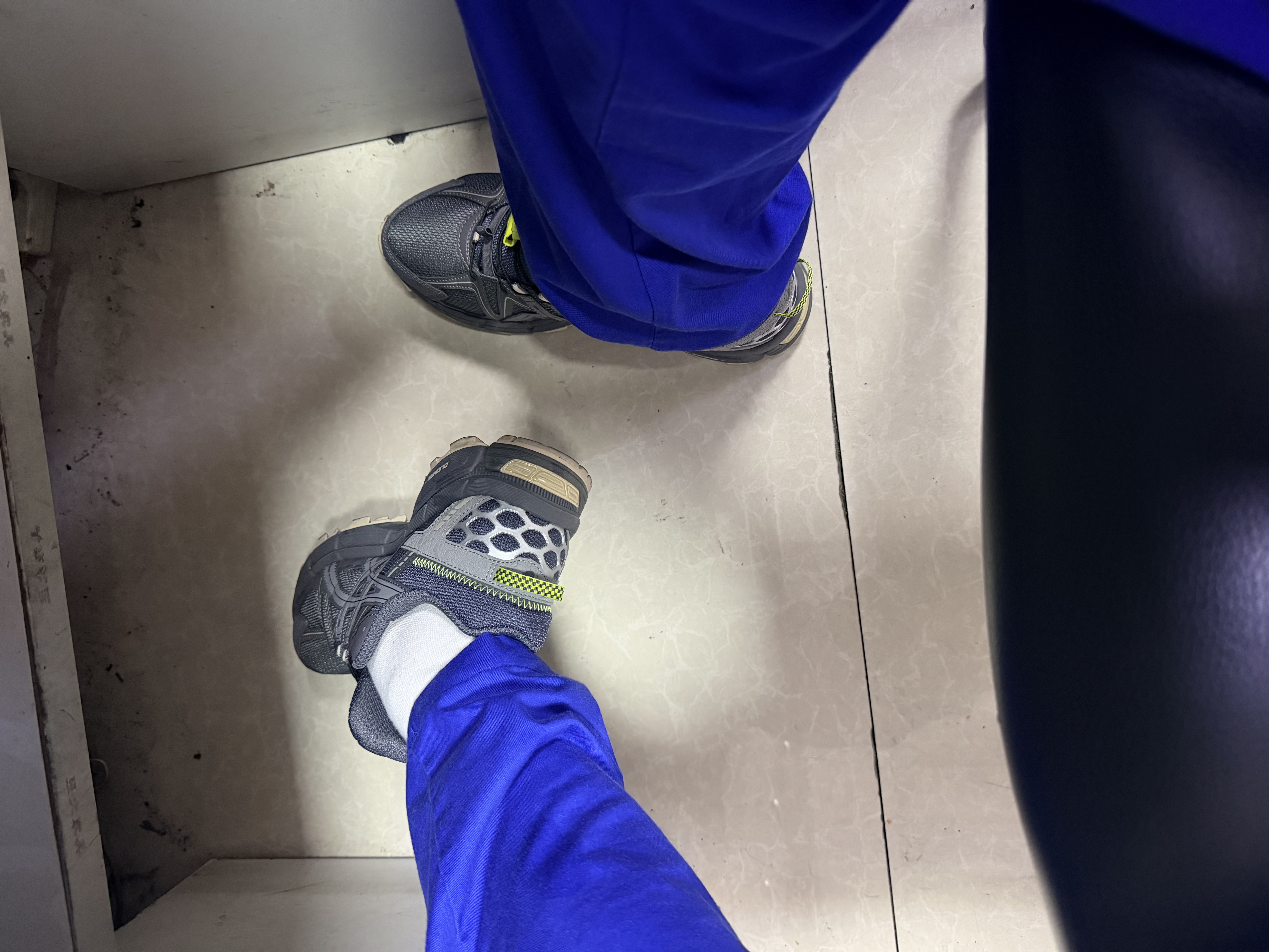 亚瑟士ASICS男鞋女鞋越野舒适户外运动鞋耐磨透气慢跑鞋 GEL-KAHANA 8 蓝灰色020 42 实拍图