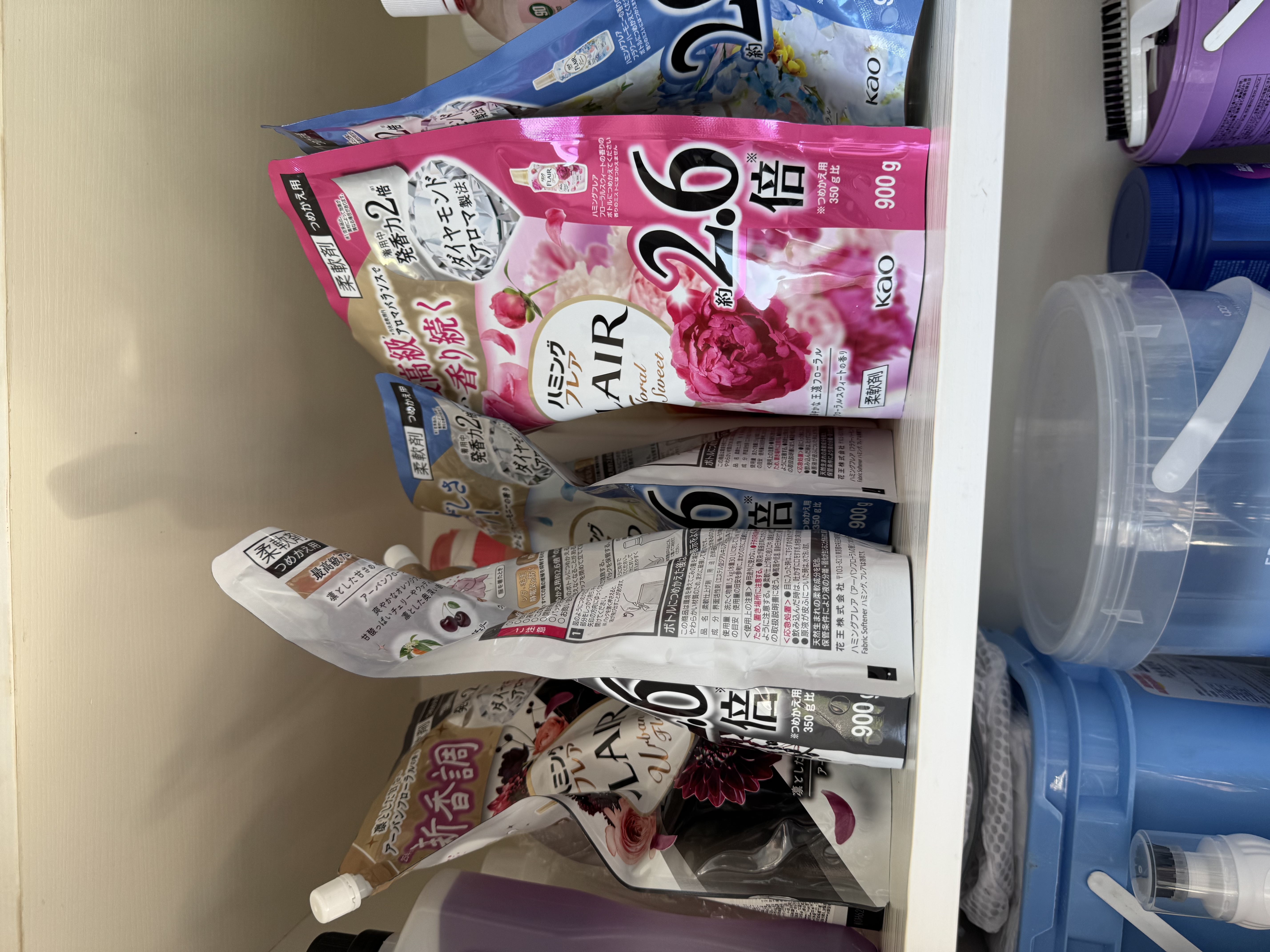 花王（KAO）衣物柔顺剂大容量900g香氛持久留香防皱去除静电衣服柔软剂 实拍图