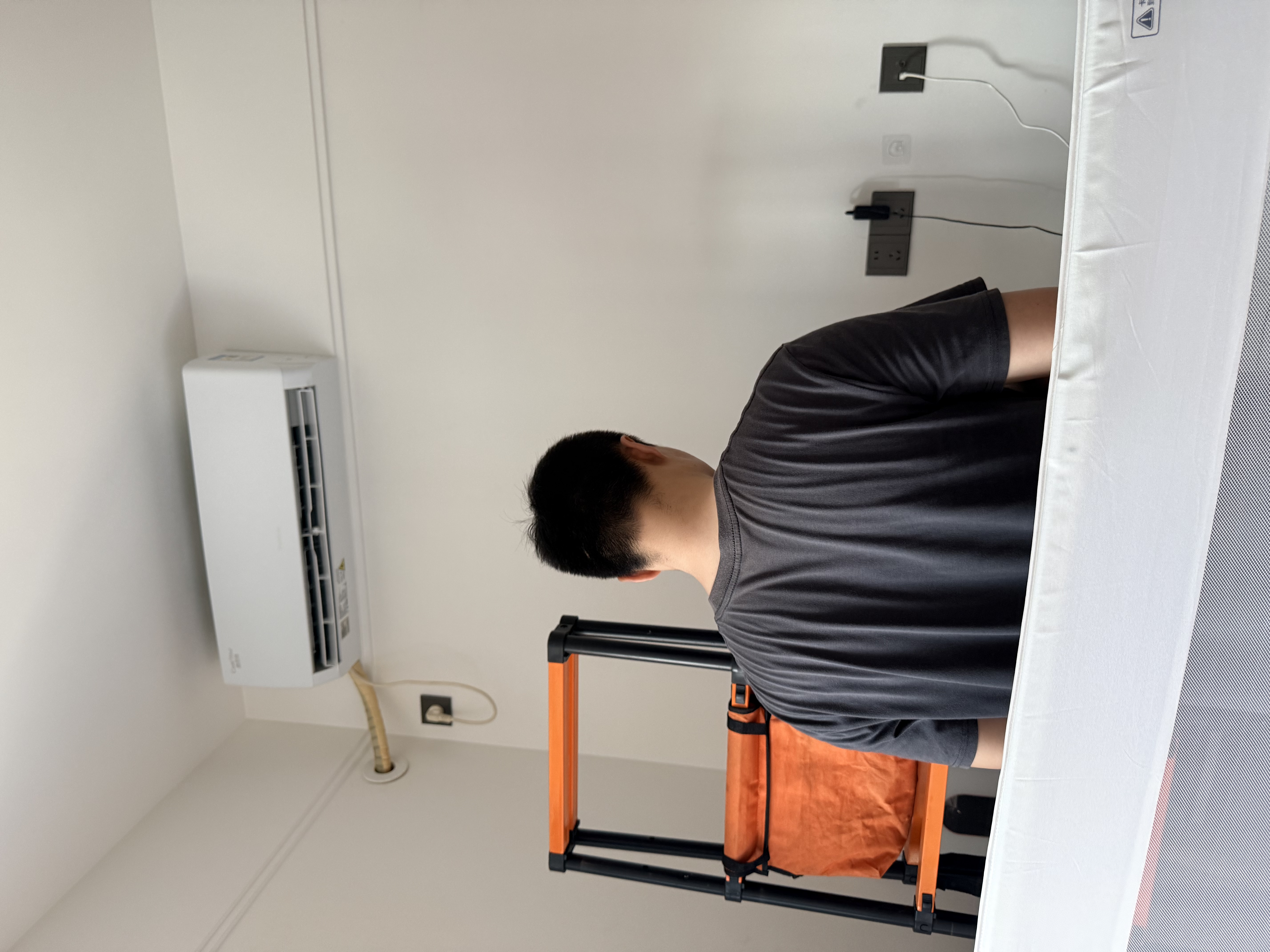 轻喜到家 空调清洗 挂机柜机空调清洗 中央空调清洗 家电清洗  高温蒸汽拆洗杀菌除螨上门服务 1台 空调挂机全拆洗 实拍图