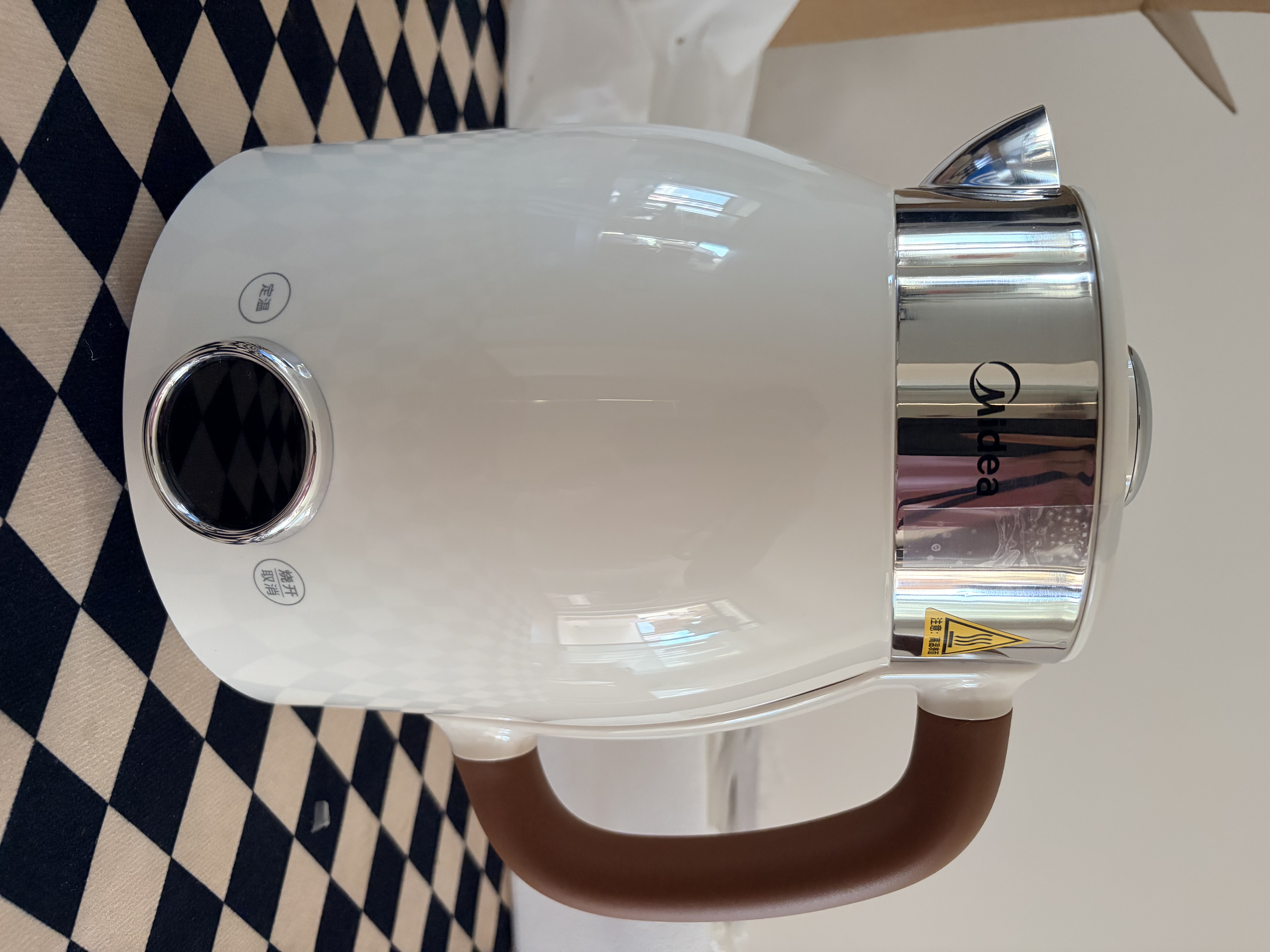 美的（Midea）电热水壶烧水壶2.5L大容量电水壶48H保温恒温316L母婴级不锈钢自动断电艺术家56段控温MK-SH73-Q 实拍图