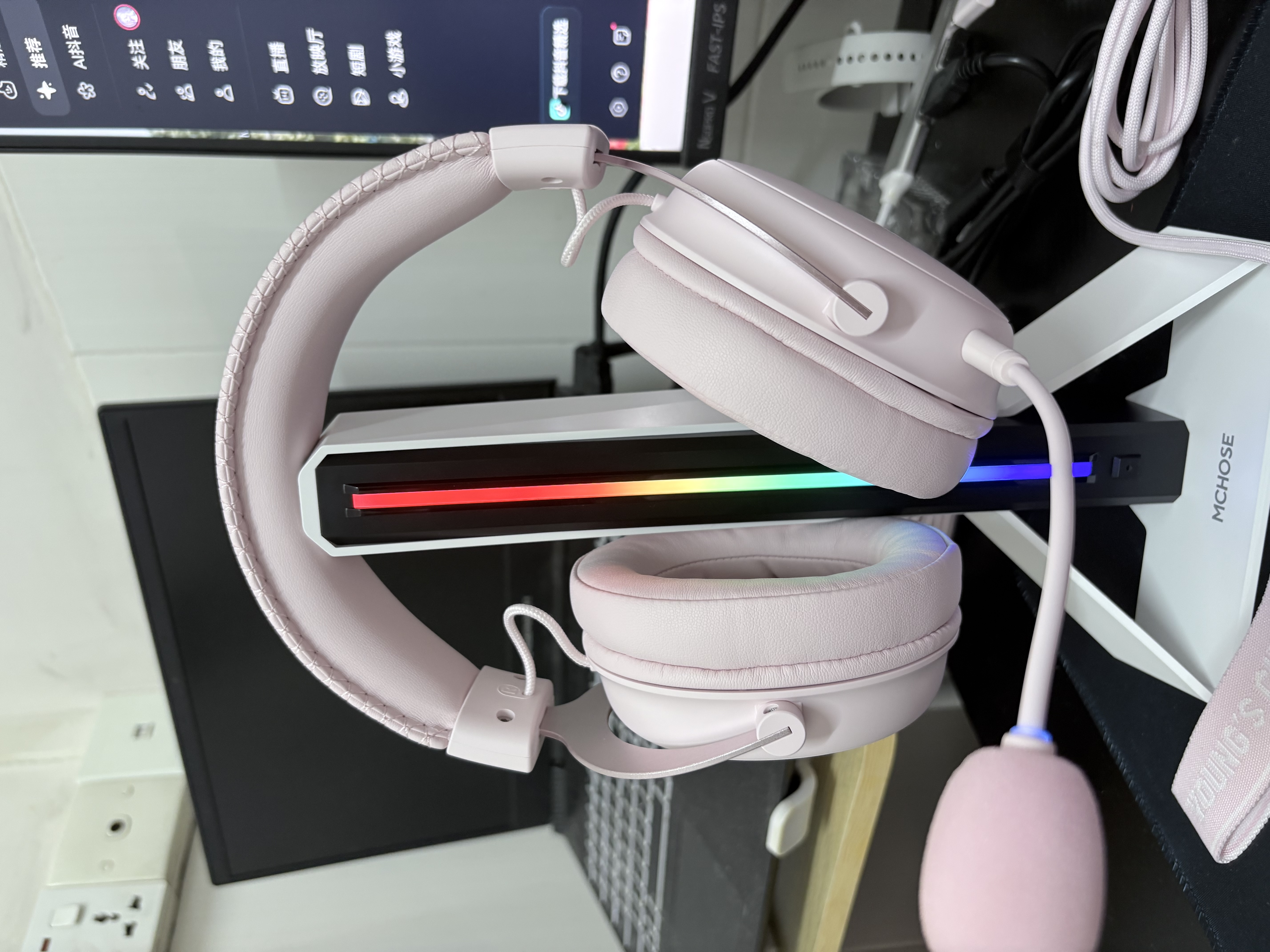 迈从（MCHOSE）V9 Pro 2游戏耳机头戴式四模电竞电脑耳机三角洲行动fps吃鸡听声辨位无线蓝牙有线 V9 Pro 2 粉色【THX 空间音效】 实拍图