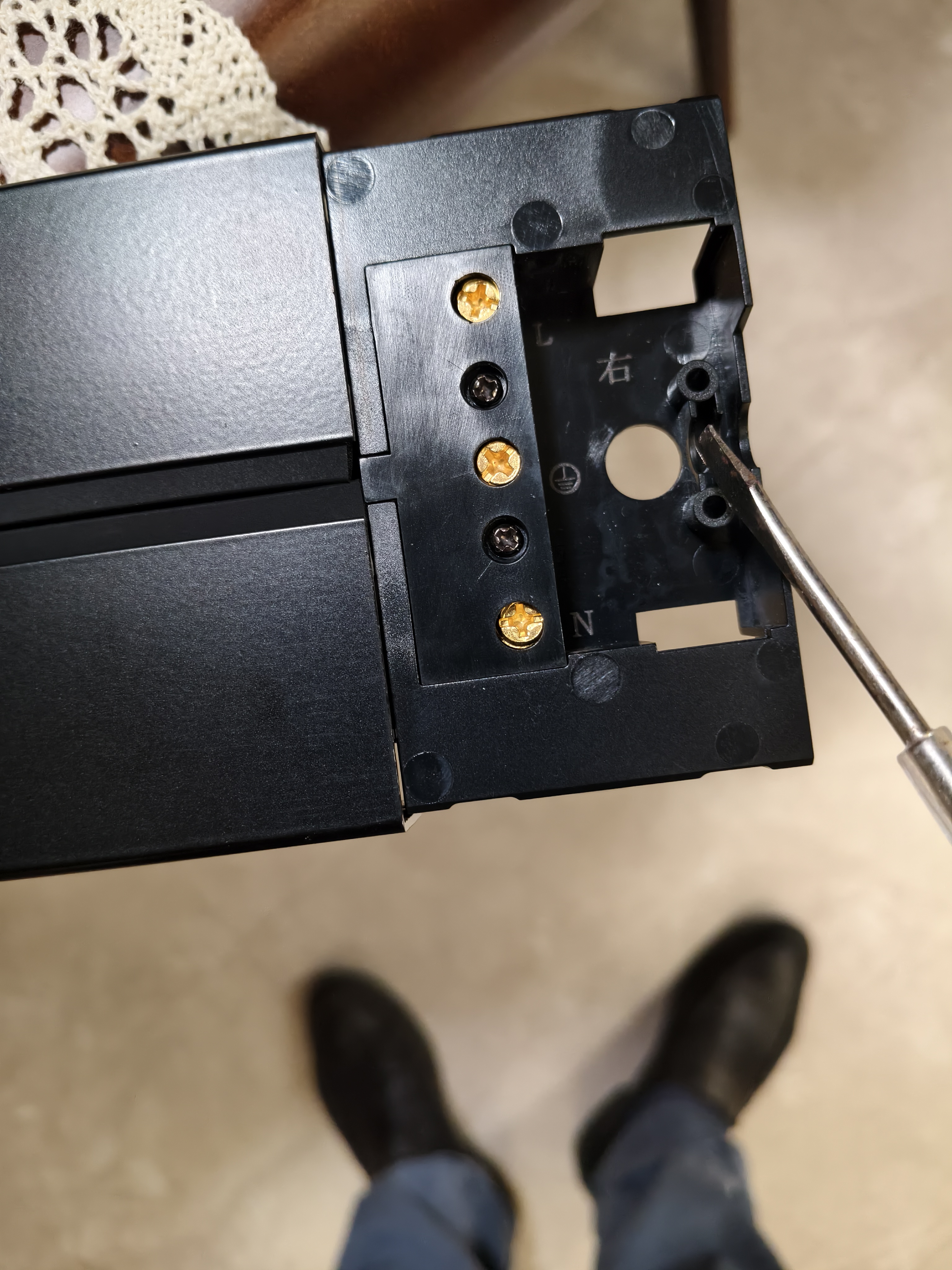 霍尼韦尔（Honeywell）A8轨道插座明装可移动轨道式插座免打孔壁挂墙壁插滑动排插黑1M 实拍图