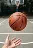 斯伯丁（SPALDING）篮球7号成人比赛TF-500星街战室内外通用吸湿PU七号篮球  76-797Y 实拍图