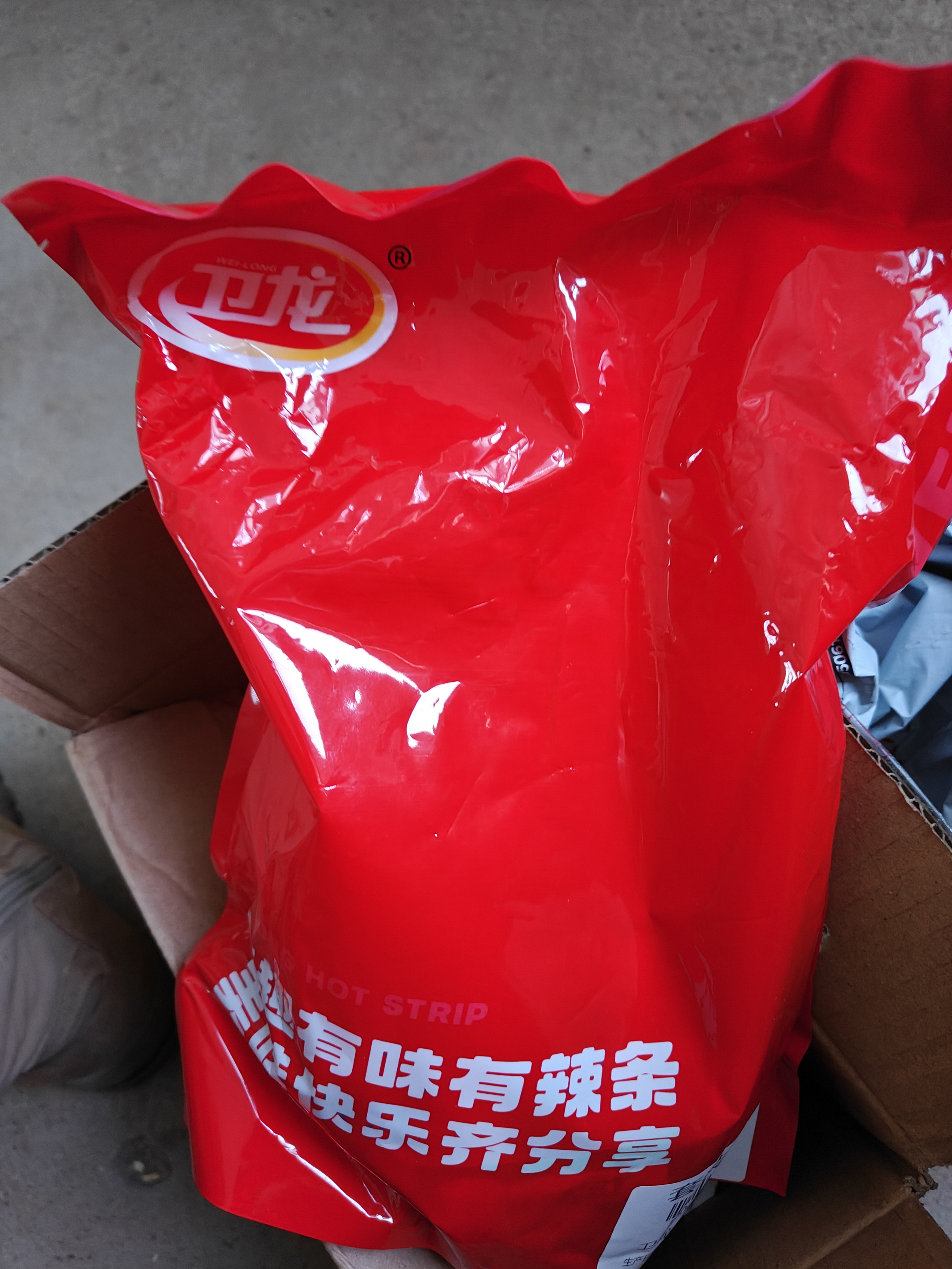 卫龙辣条亲嘴烧 混合味休闲解馋零食大刀肉便携装 520g (约45包) 实拍图