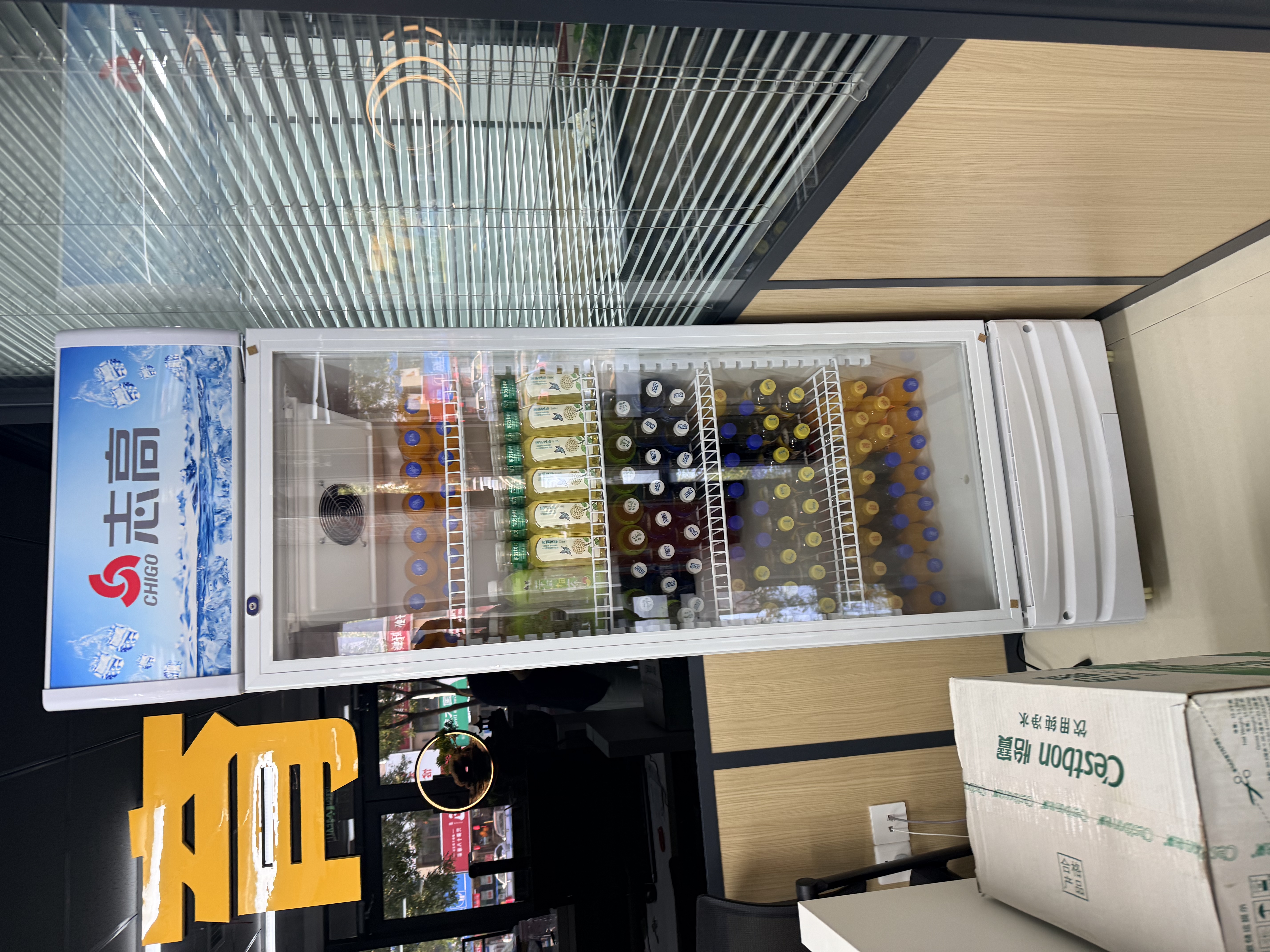 志高展示柜冷藏大容量饮料柜冰柜商用保鲜柜超市玻璃门冰箱立式啤酒柜 大单门下机【风冷减霜】蓝白 一级节能省电80% 实拍图