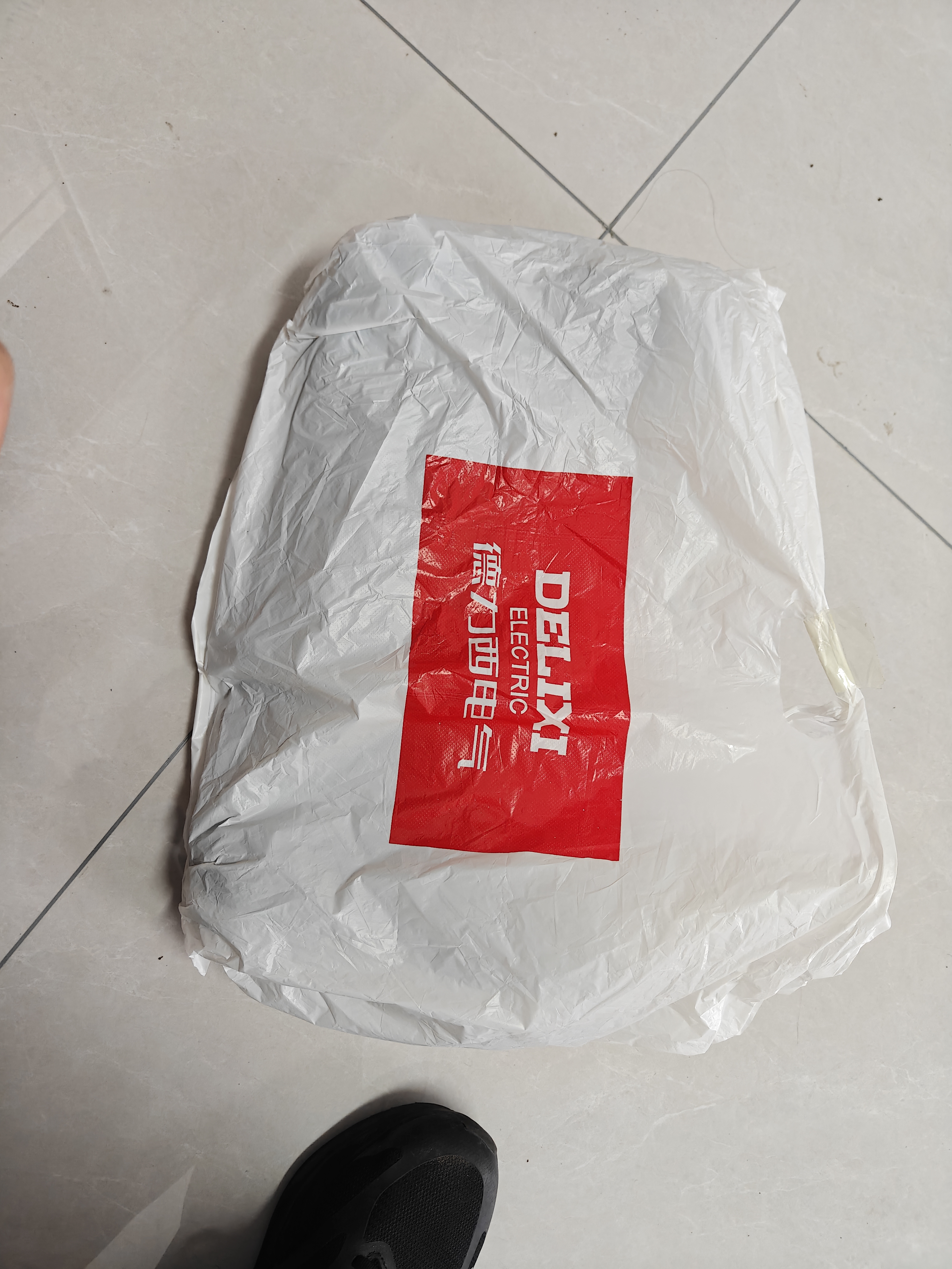 德力西电气时尚女士雨鞋黑色中筒25CM成人雨靴PVC一体成型防水防滑耐磨水鞋 实拍图