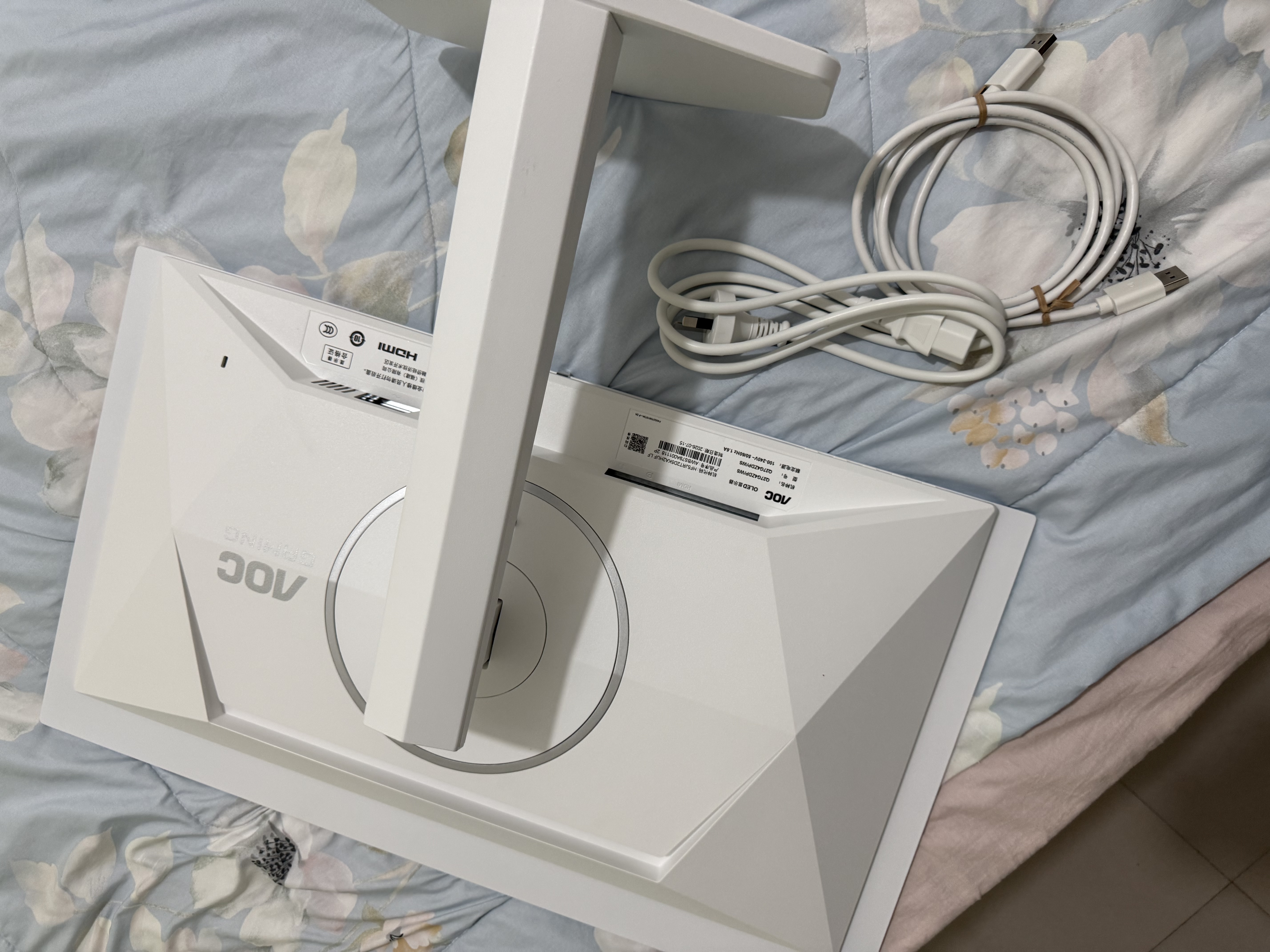 AOC 26.5英寸2K 原生280Hz 四代WOLED 10Bit HDR500 硬件低蓝光TUV 典雅白电竞游戏显示器Q27G4ZDP/WS 实拍图