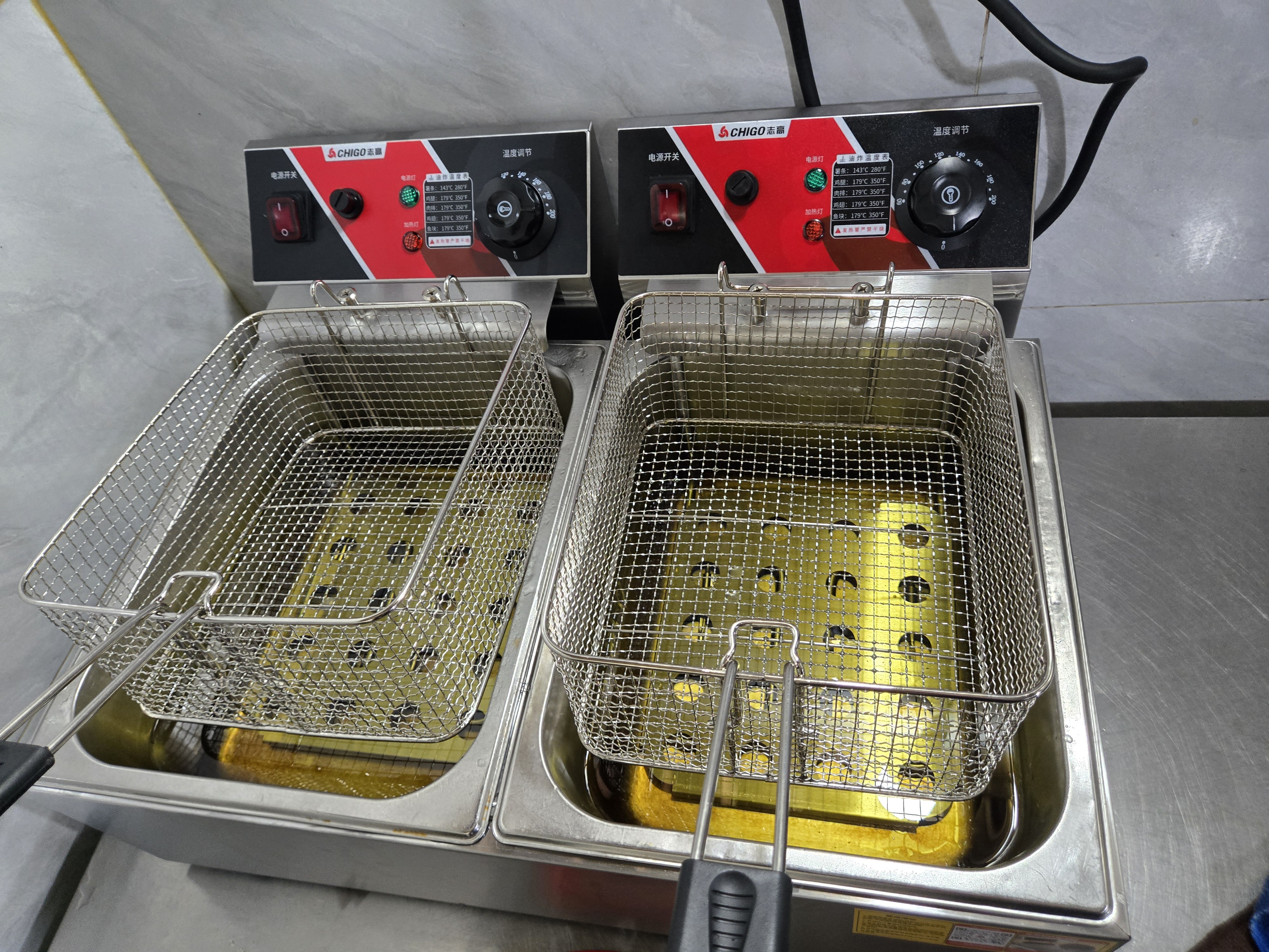 志高（CHIGO）电炸炉商用油炸锅油炸机油条机电炸锅油炸炉炸串机油条薯条机小吃设备 ZG-BK-ZL-82A 实拍图