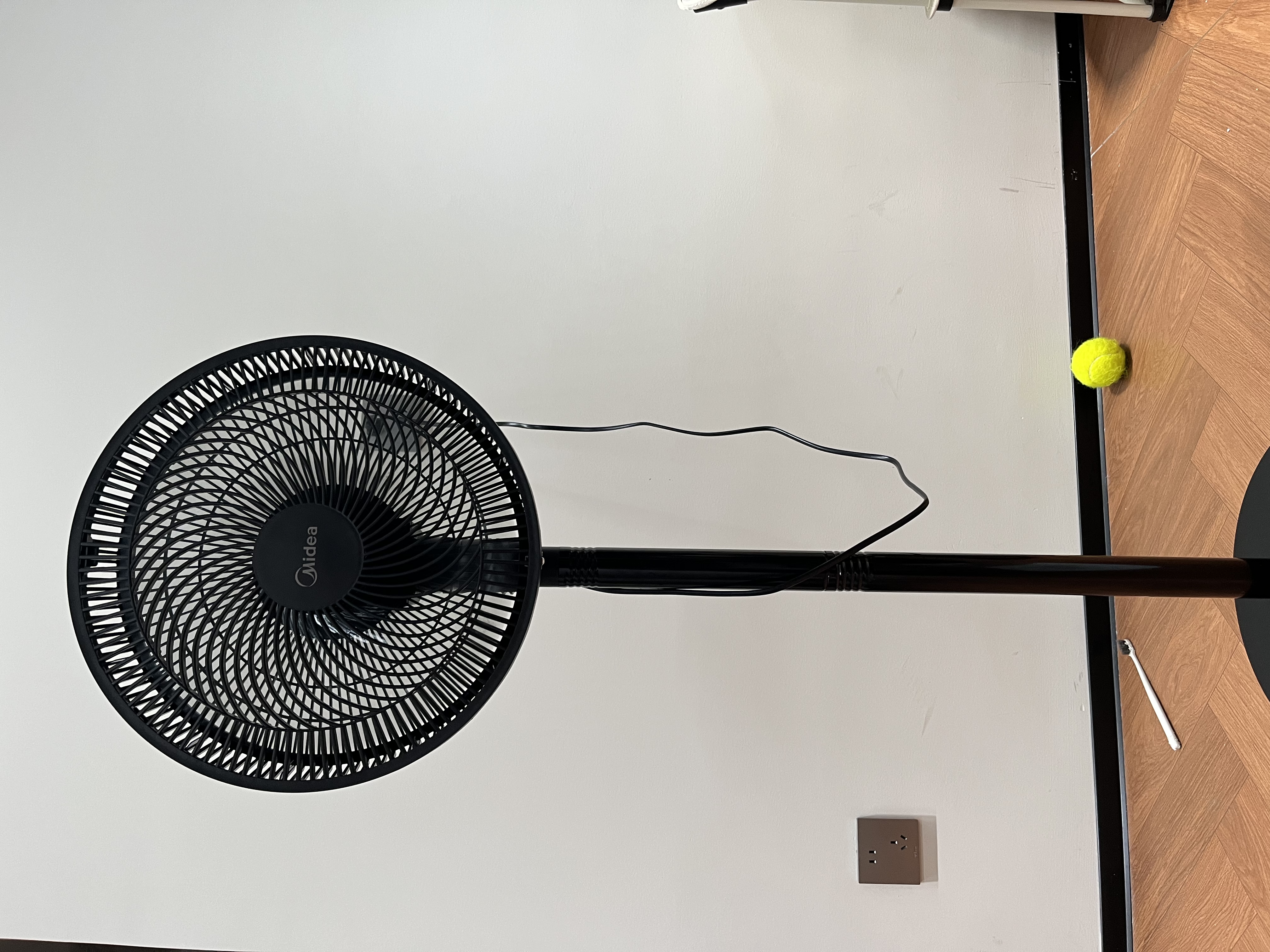 美的（Midea）【超级单品】七叶轻音立式电风扇家用柔风落地扇台式桌面小型风扇大风量节能摇头宿舍电扇 SAF30AB 实拍图