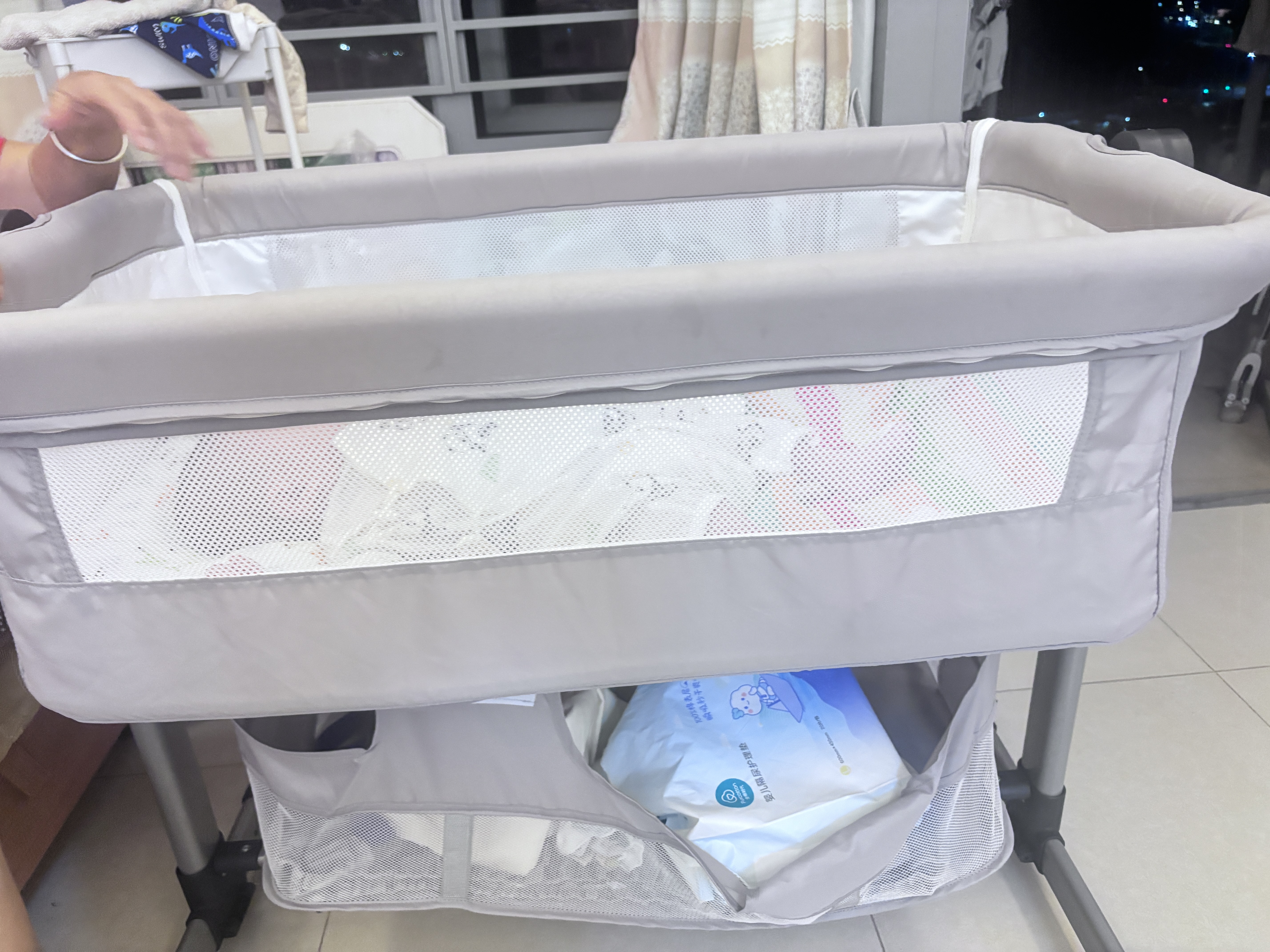 Trimigo（泰美高）婴儿床多功能拼接移动床尿布台宝宝摇摇床摇篮折叠小户型新生儿床 婴儿哄睡神器bb床—灰 实拍图