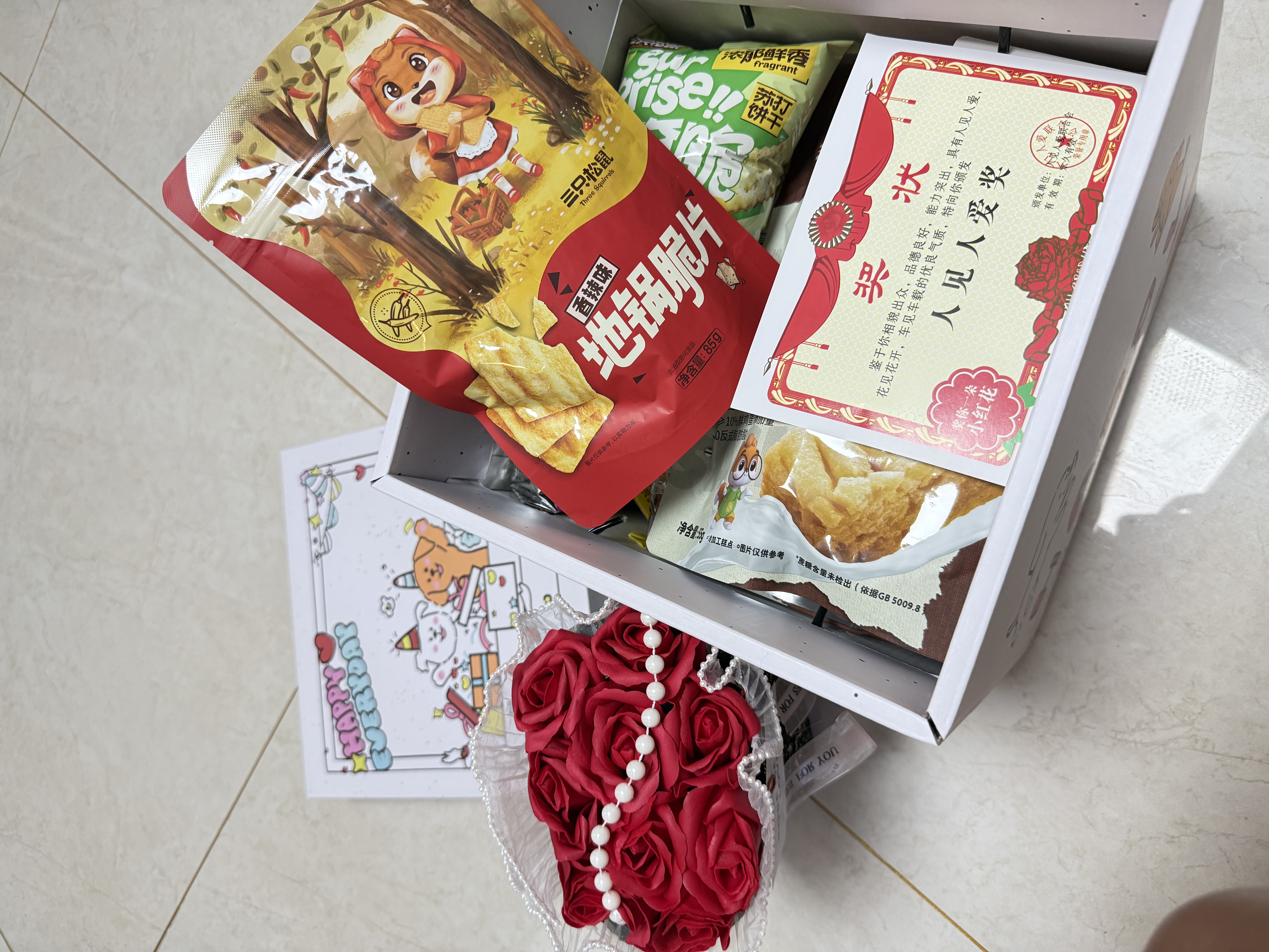 三只松鼠零食大礼包教师节礼物送女朋友生日礼物含玫瑰花束解馋零食1890g 实拍图
