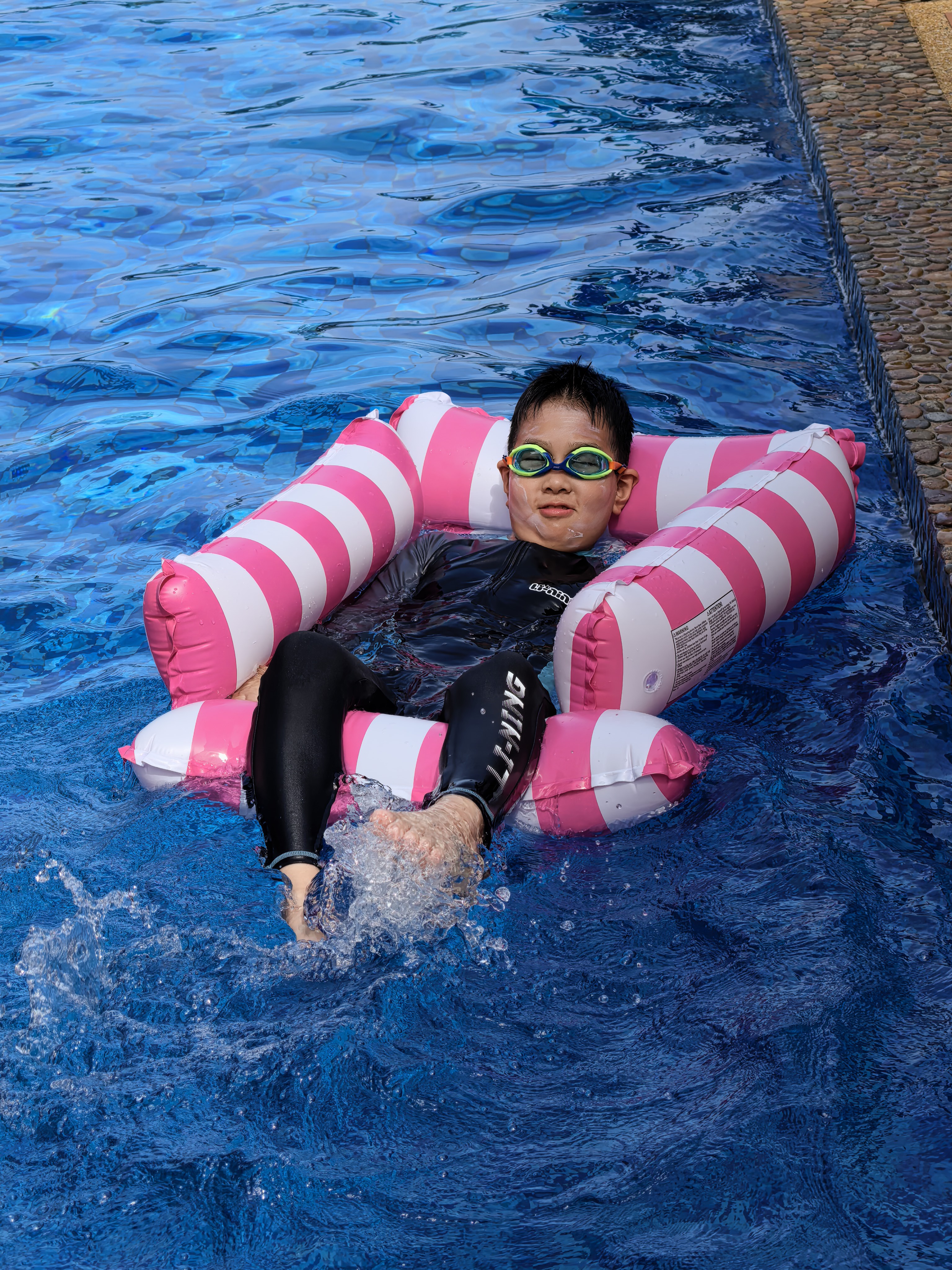 李宁（LI-NING）儿童泳衣连体长袖温泉保暖防晒男童冲浪服训练游泳装8793黑绿150 实拍图