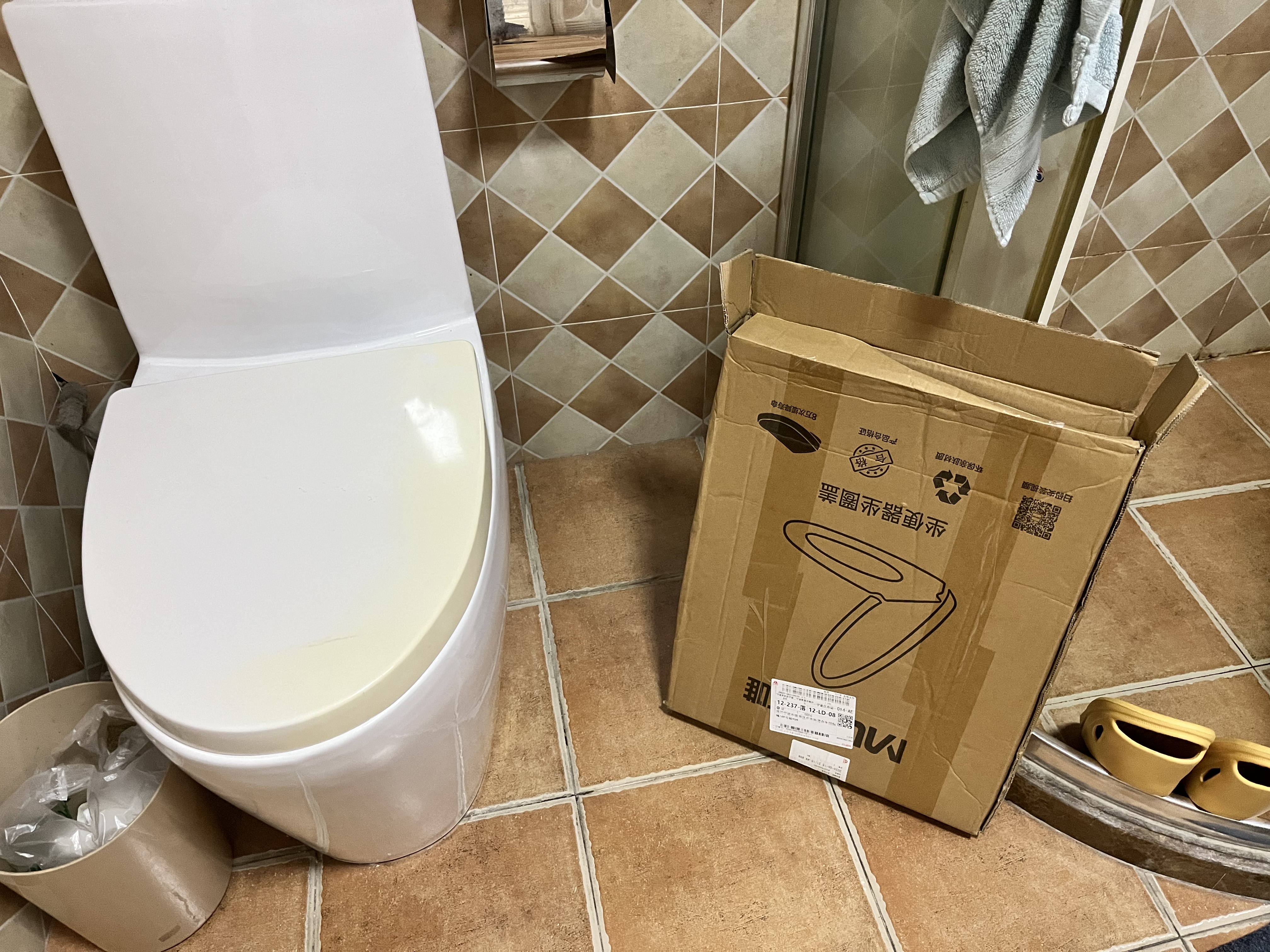 沐唯（muvi）马桶盖通用v型加大圈配件加厚坐便盖子厕所老式缓降座垫盖板526M 实拍图