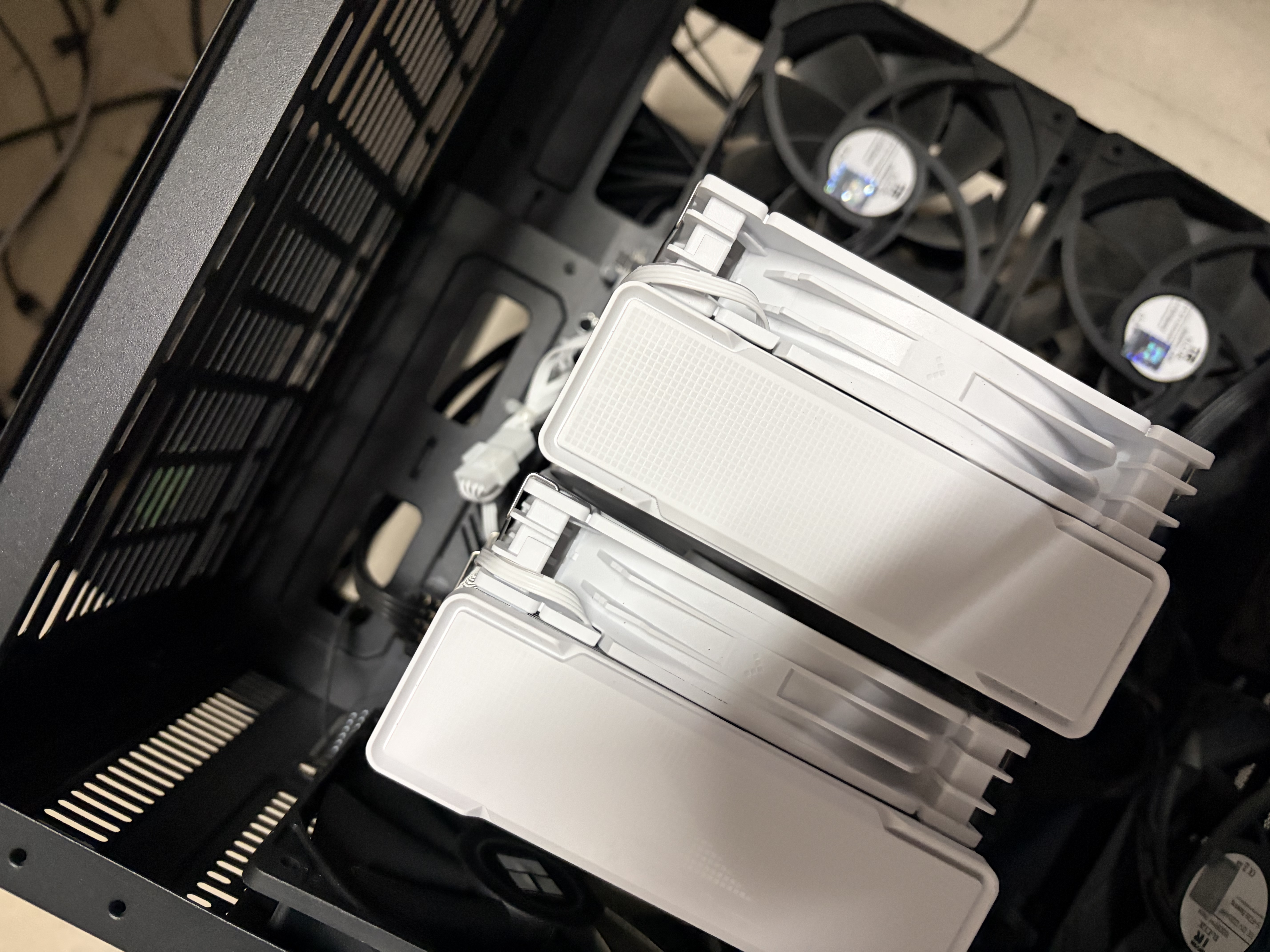 九州风神（DEEPCOOL）大霜塔性能版白色FOR INTEL 风冷散热器/升级塔体/创新聚风环风扇/精雕镀镍铜底/INTEL平台专用 实拍图