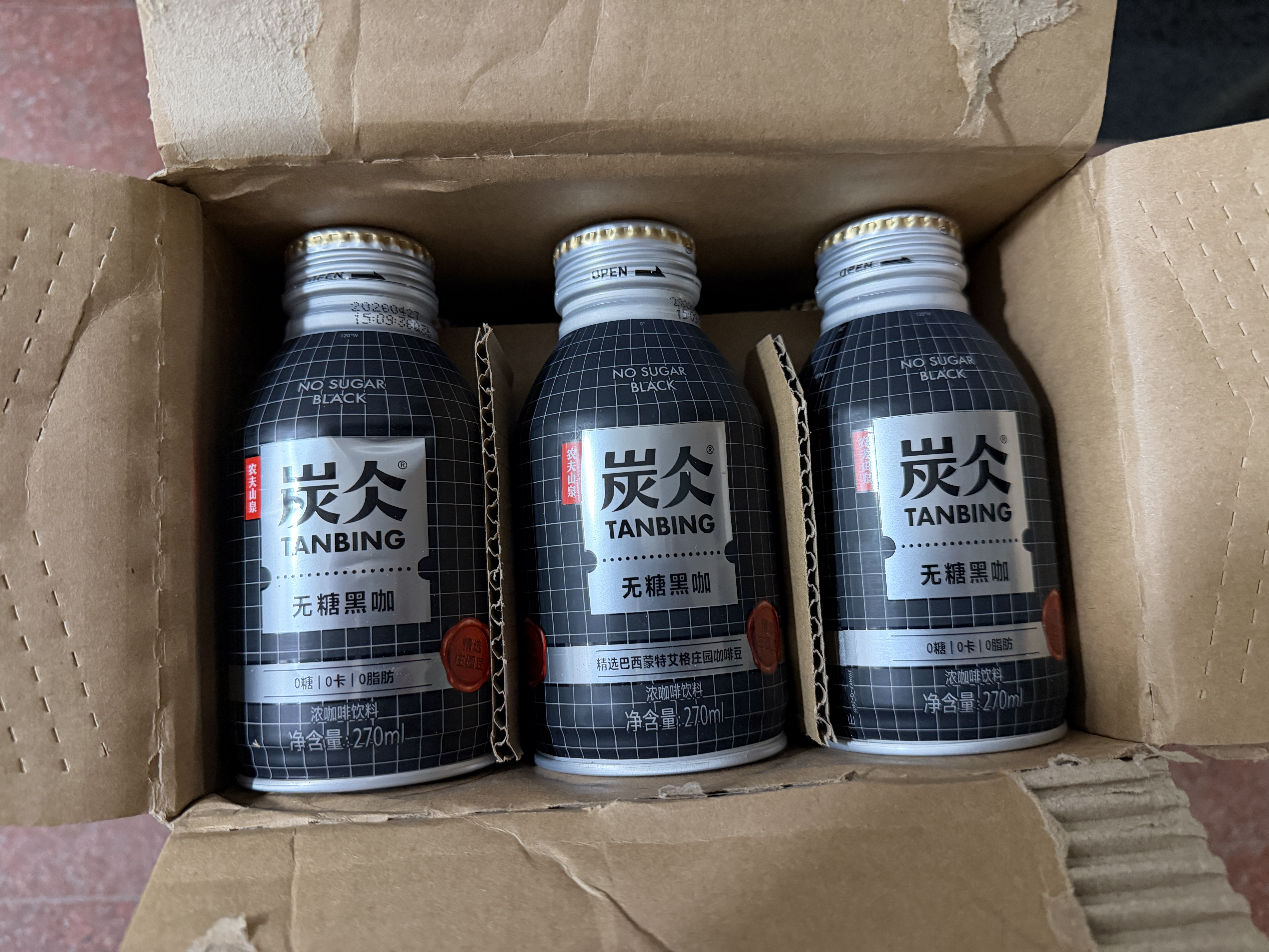 农夫山泉 炭仌咖啡 即饮咖啡 拿铁黑咖啡网红萃取非速溶咖啡饮料 无糖黑咖（铝罐） 270ml*15瓶（原箱） 实拍图