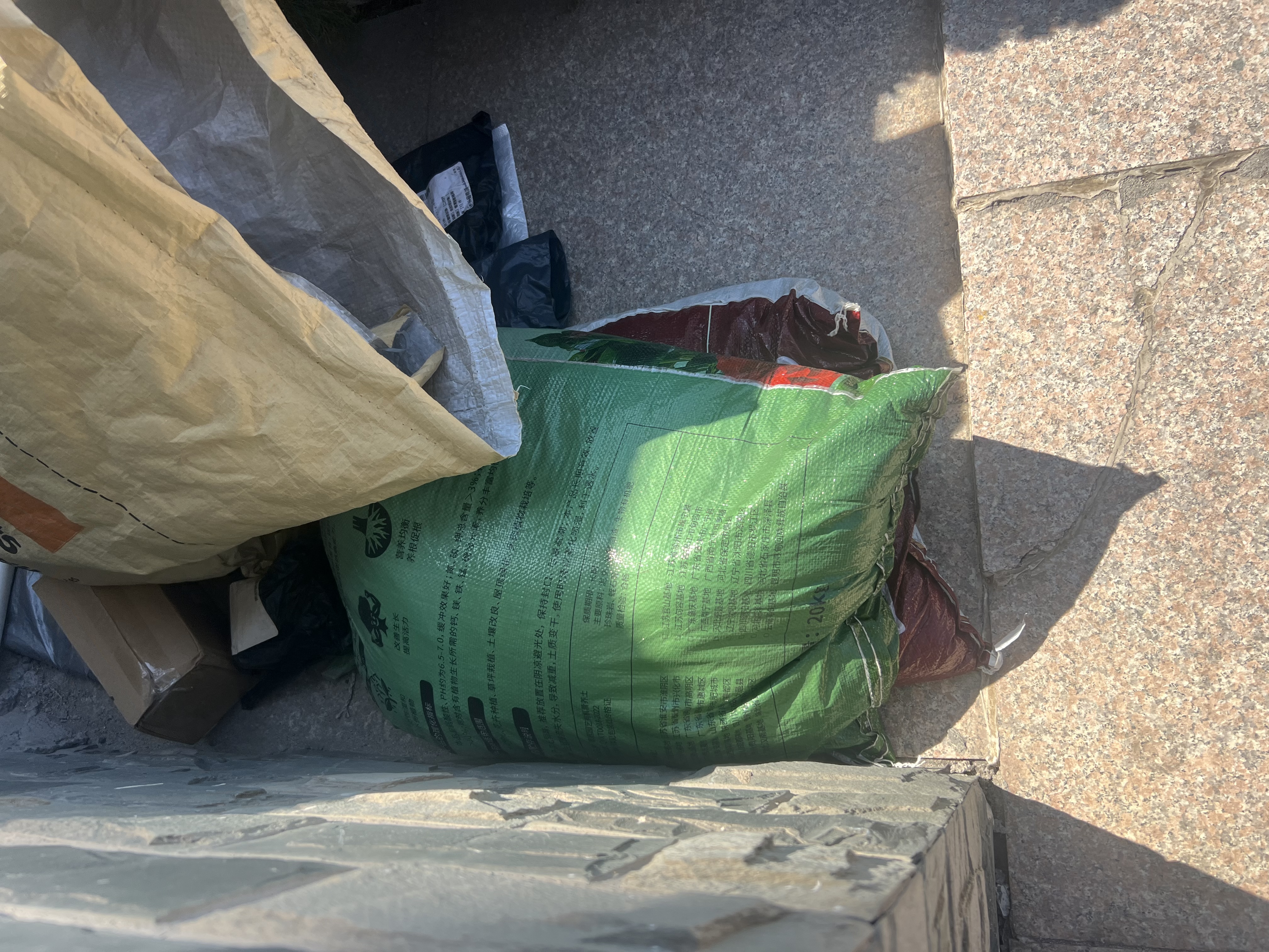 思威博营养土种菜土花土通用型有机种花养花土壤种植土泥土绿植盆栽泥炭 70斤有机通用营养土 实拍图