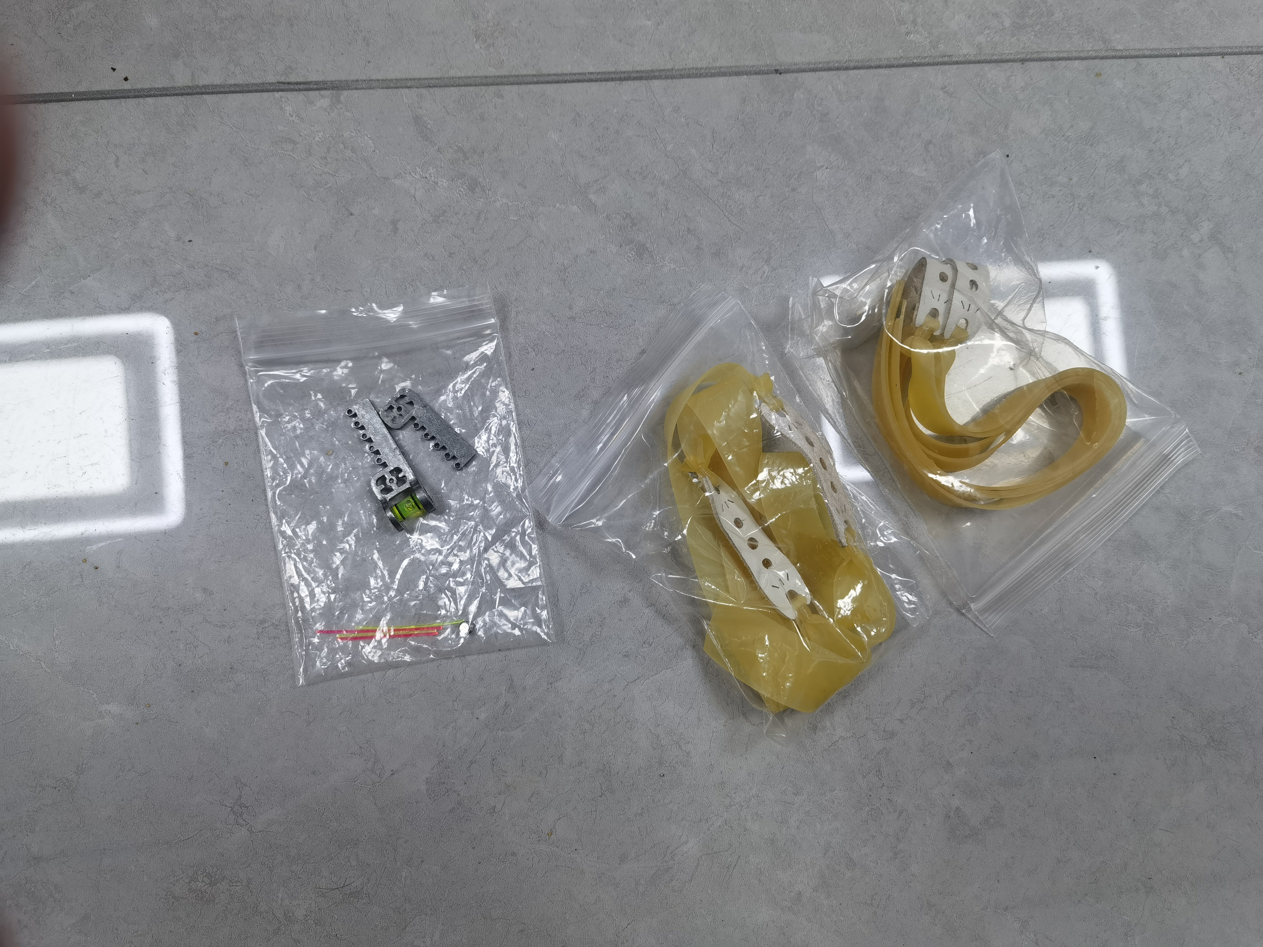 戈顿 弹弓 户外成人高精度快压弹弓架子扁皮筋钢珠泥丸靶心红外瞄准 实拍图