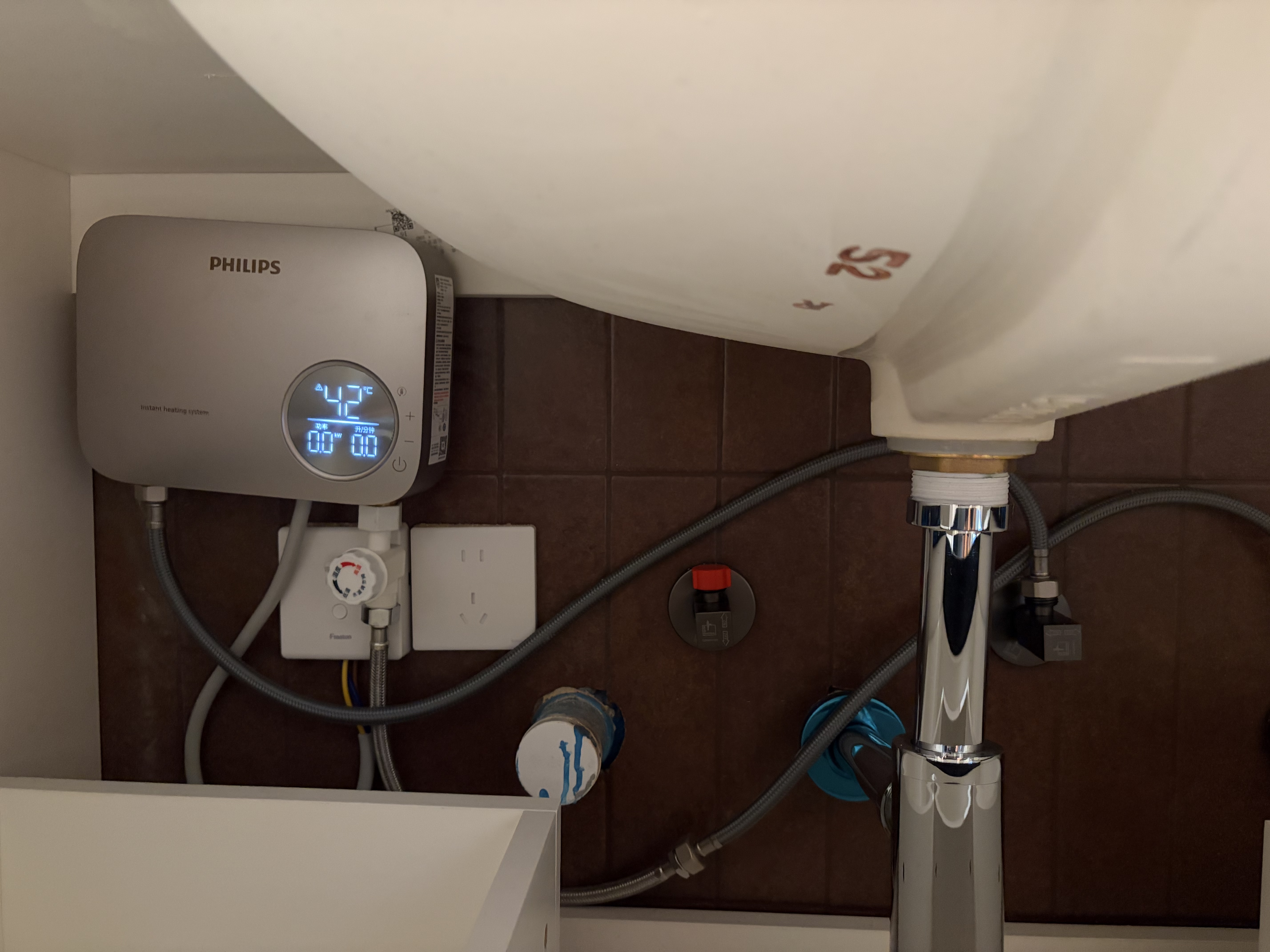 飞利浦（PHILIPS）即热式小厨宝电热水器 5500W无极变频 稀土厚膜瞬热 智能恒温家用厨房热水宝 国家补贴15% AWH2314 实拍图