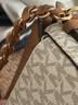 MICHAEL KORS【小巧精致】JET SET CHARM斜挎包中号 香草白/橡果棕 礼物 实拍图